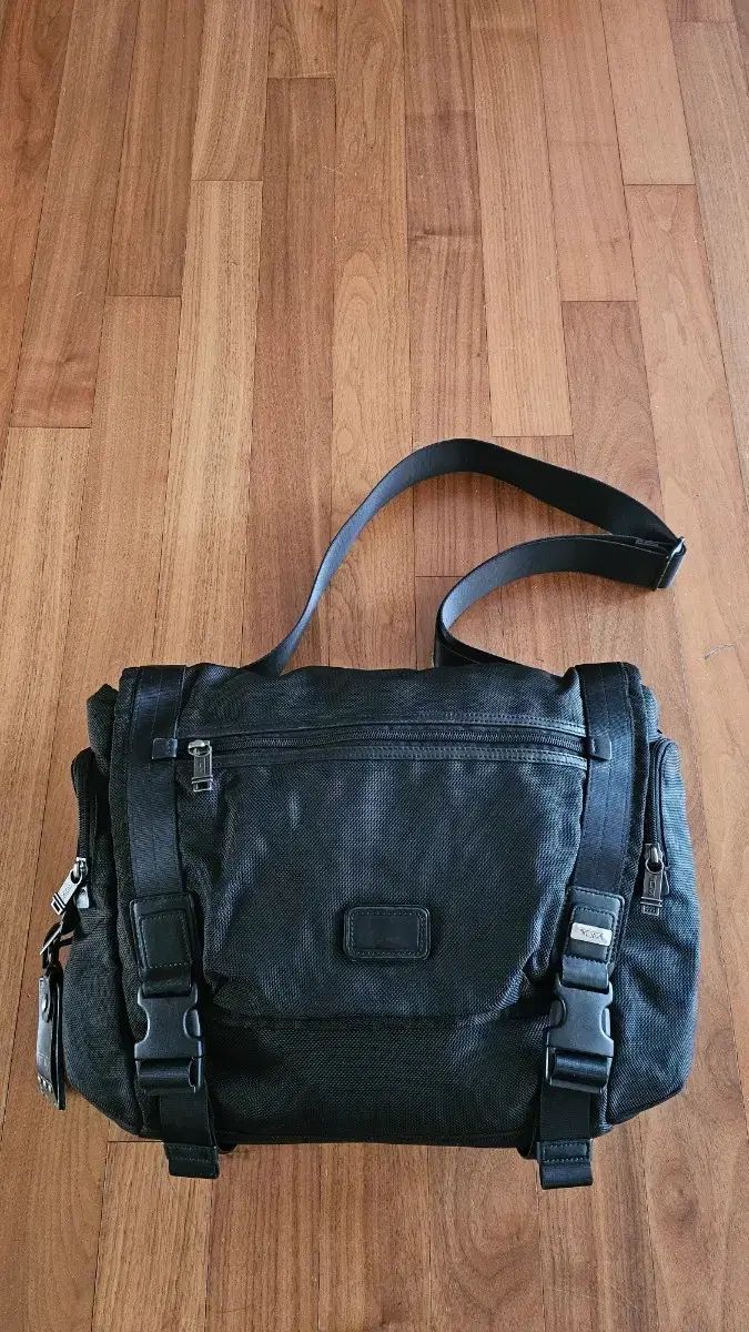 TUMI トゥミ アルファ ブラボー ブラック メッセンジャーバッグ トート クロスバッグ