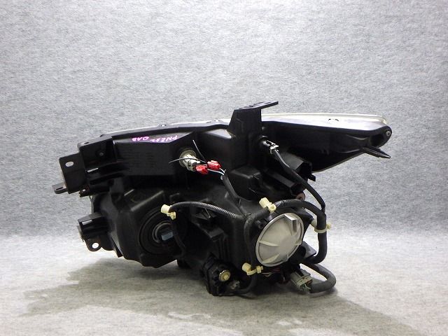 エルグランド 左右純正ヘッドライトPNE52前期 バラスト付き100-23009 エルグランド 左右純正ヘッドライトPNE52前期 バラスト付き100-23009