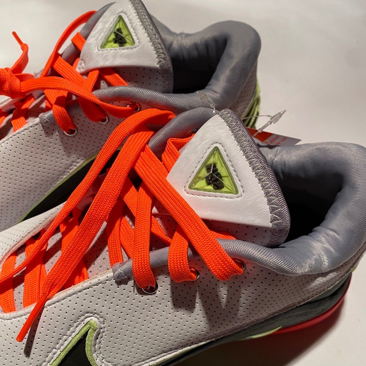  NIKE LEBRON 22 ナイキ レブロン CROWN JEWEL FZ 1095 101 26 cm スニーカー 靴