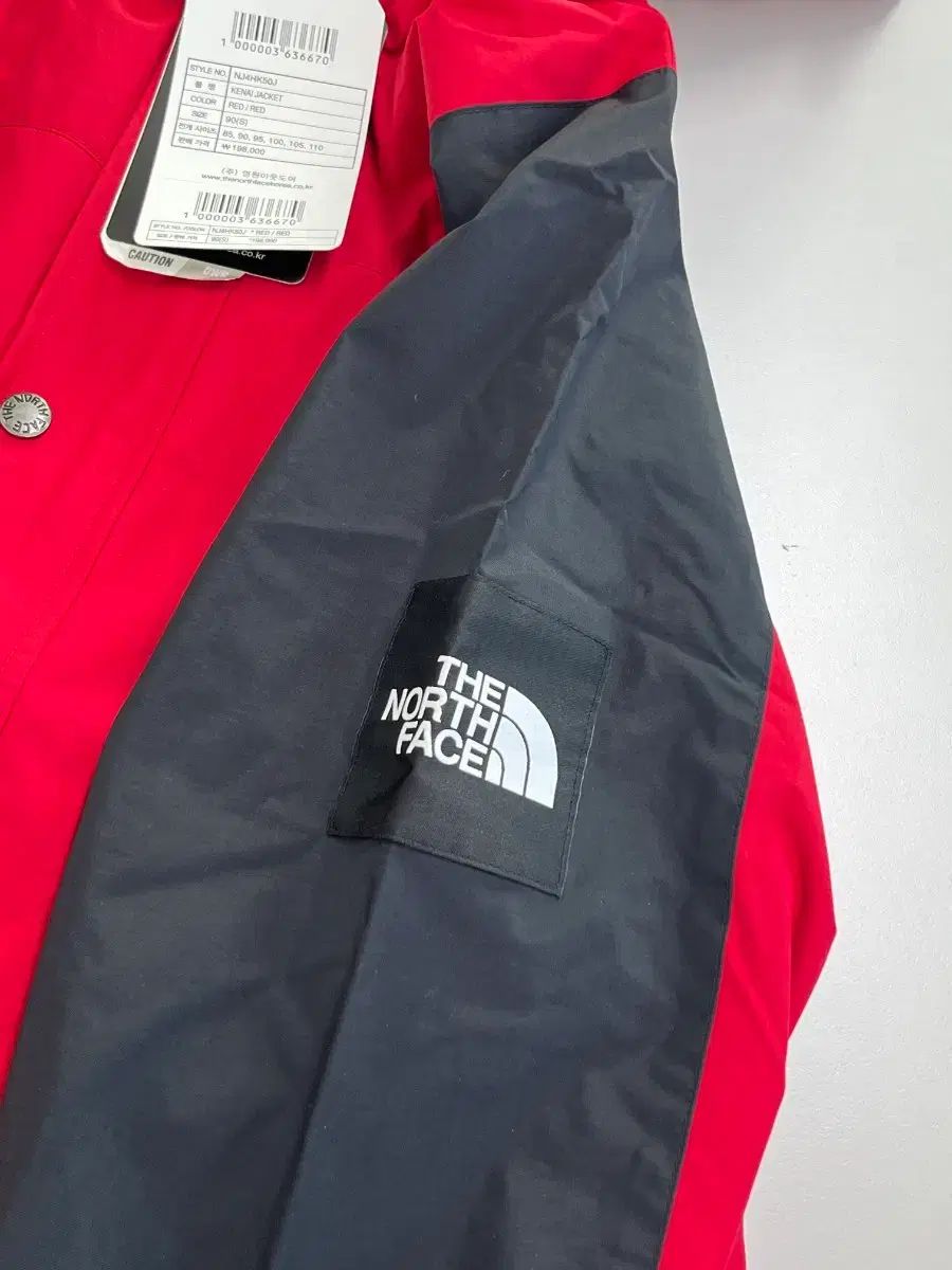 ブラック ウィンドブレーカー