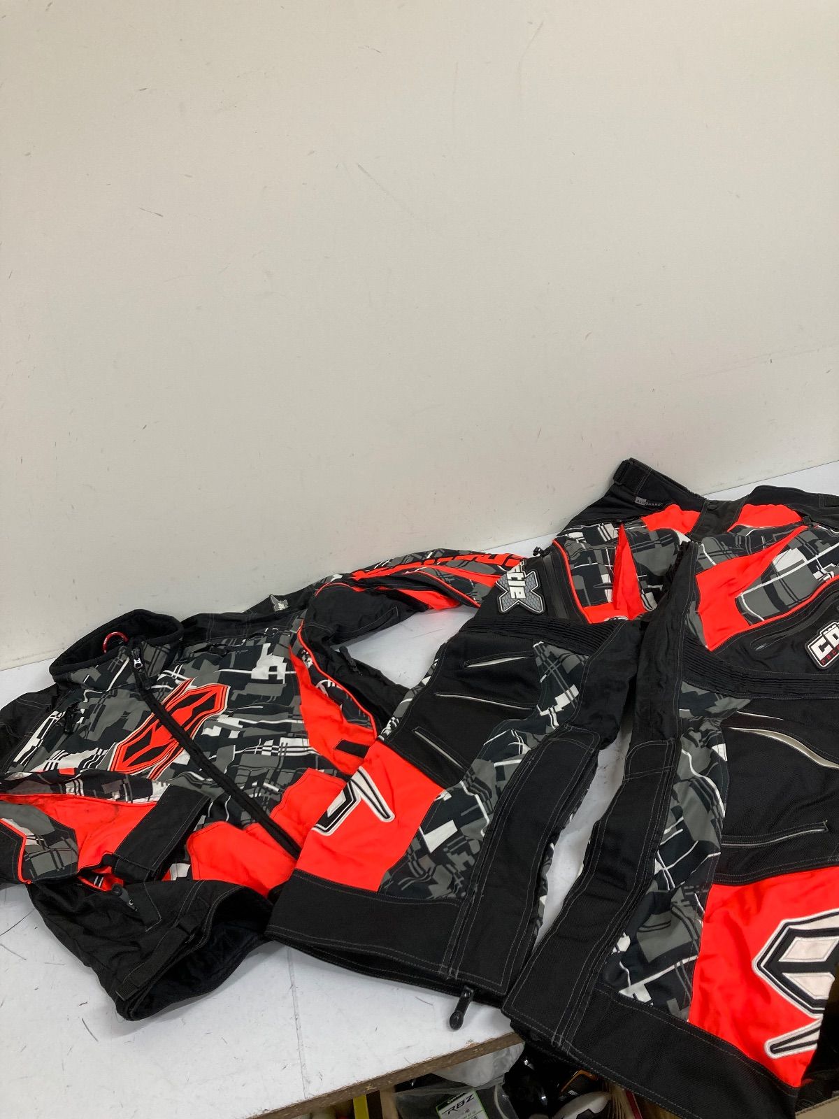 castle X racewear バイクウェア 上下セット レーシングウェア セットアップ Mサイズ ジャケット パンツ 80105 sug