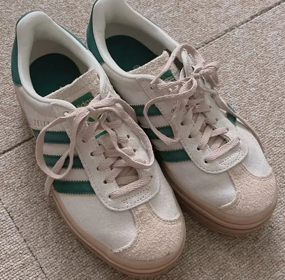 アディダス ガゼル ボールド クリーム ホワイト カレッジエイト グリーン 215 220