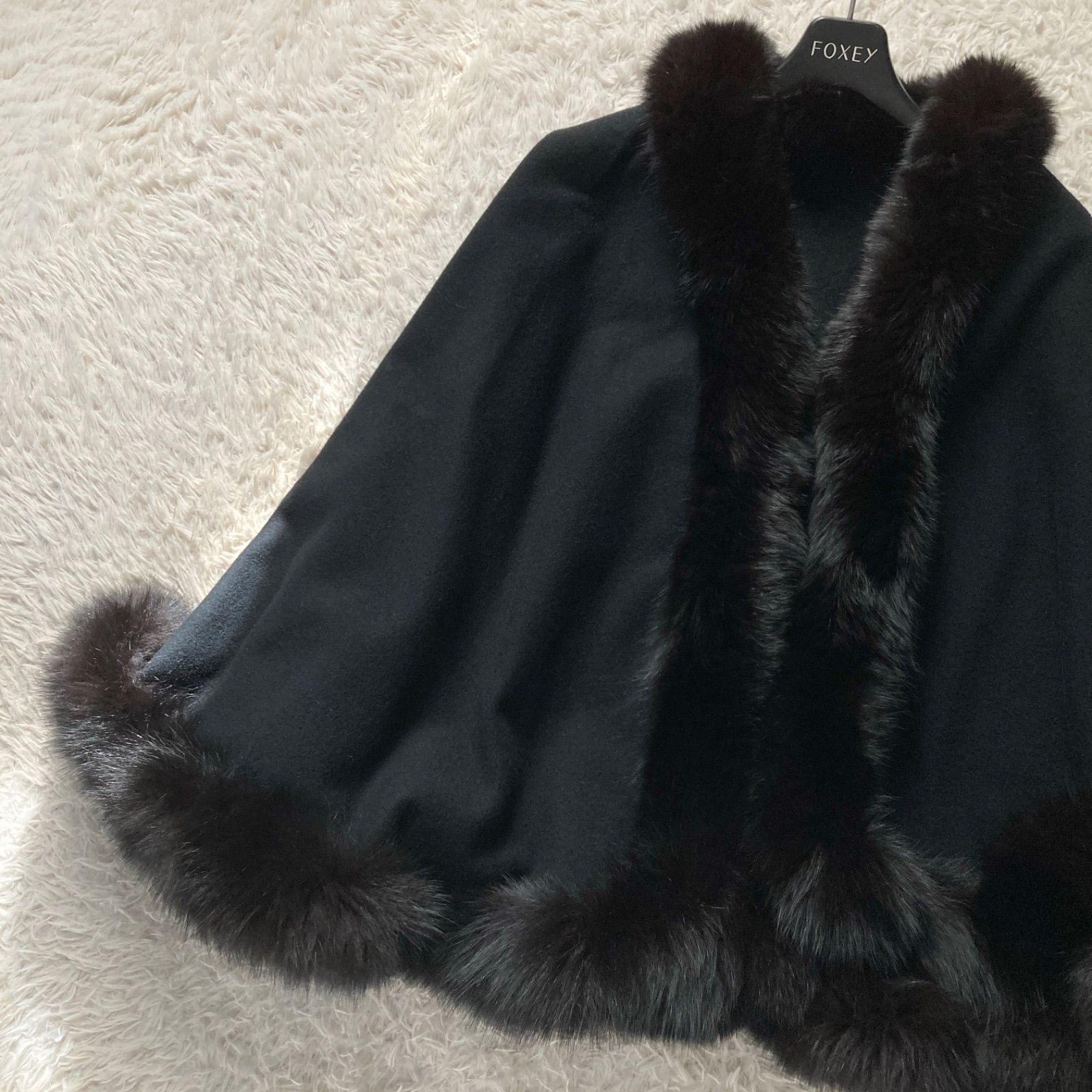 美品 豪華 FOXファー ケープ コート ポンチョ 黒 ブラック レディース