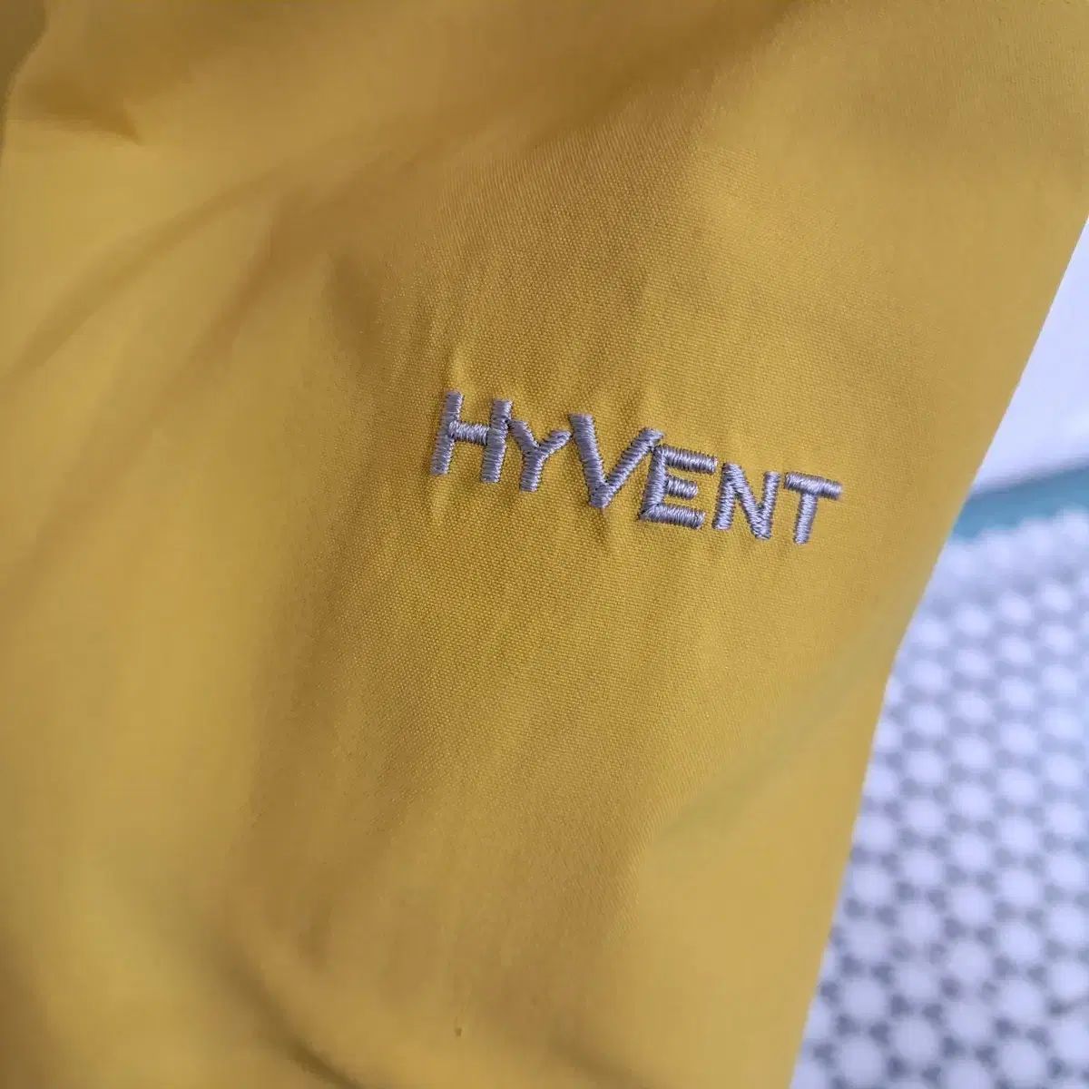 옐ロー|ブラック ウィンドブレーカー