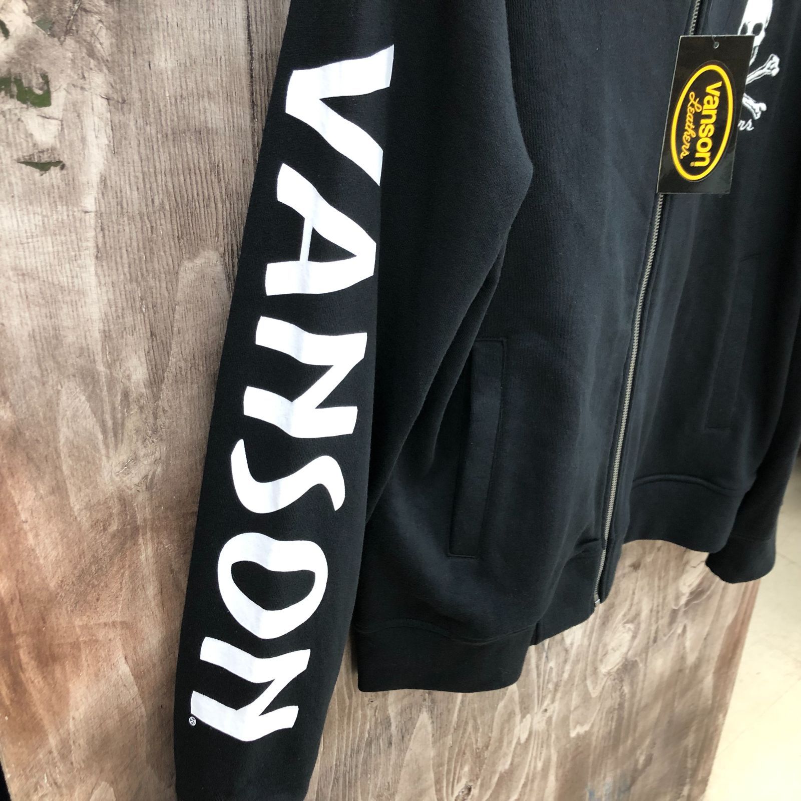 VANSON ヴァンソン ジップアップパーカー スカル ドクロ 刺繍 ブラック