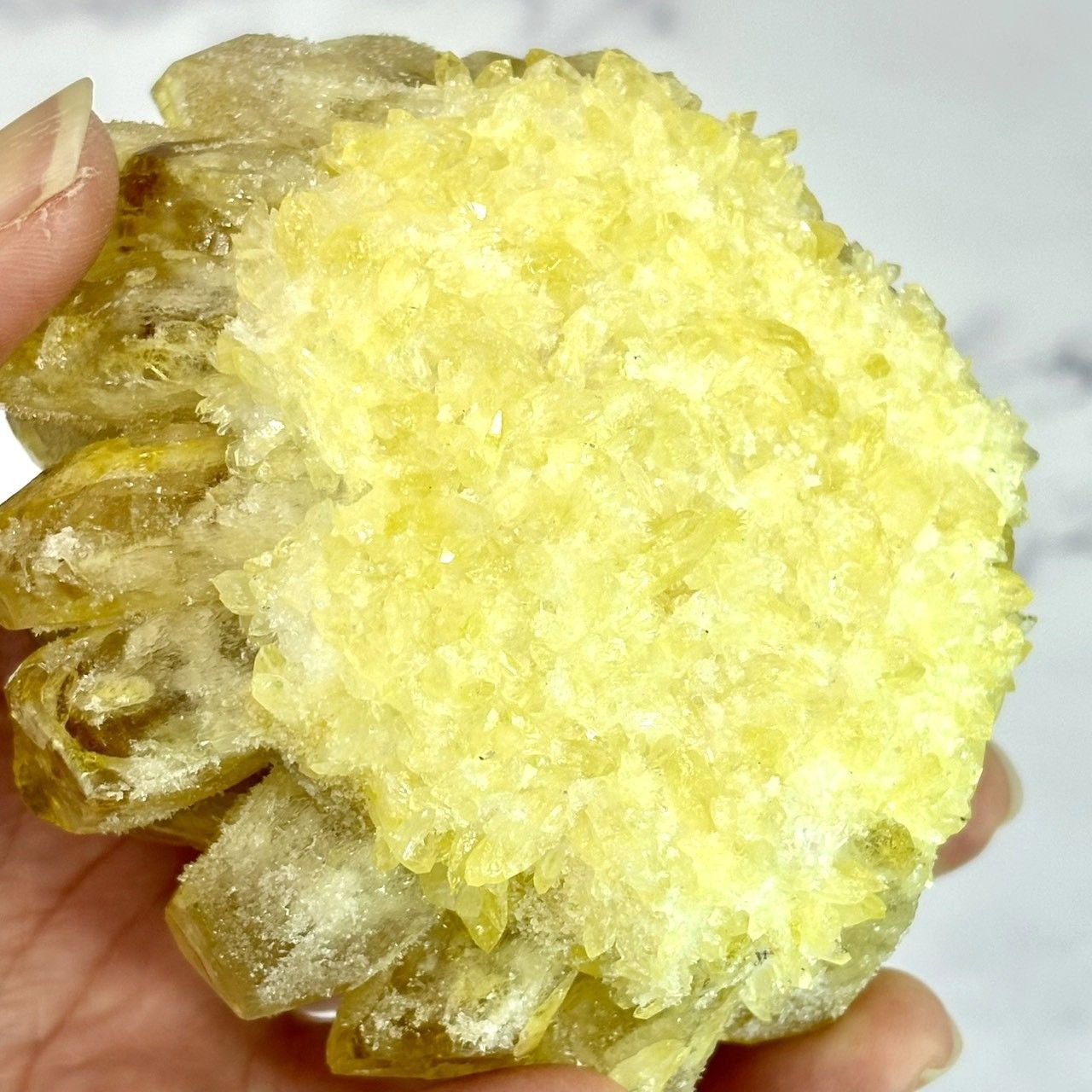  246 成功と前向きさの象徴 天然シトリンクォーツ クラスター 558g 原石 90 80 70mm 黄水晶 天然石 インテリア パワーストーン 小物マット 置物 インテリア小物