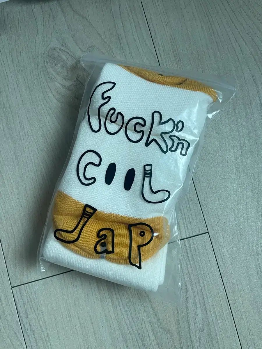 KAPITAL 144 ハッピー ヒール 刺繍 スケーター ニ ハイ ソックス 白 ブルー