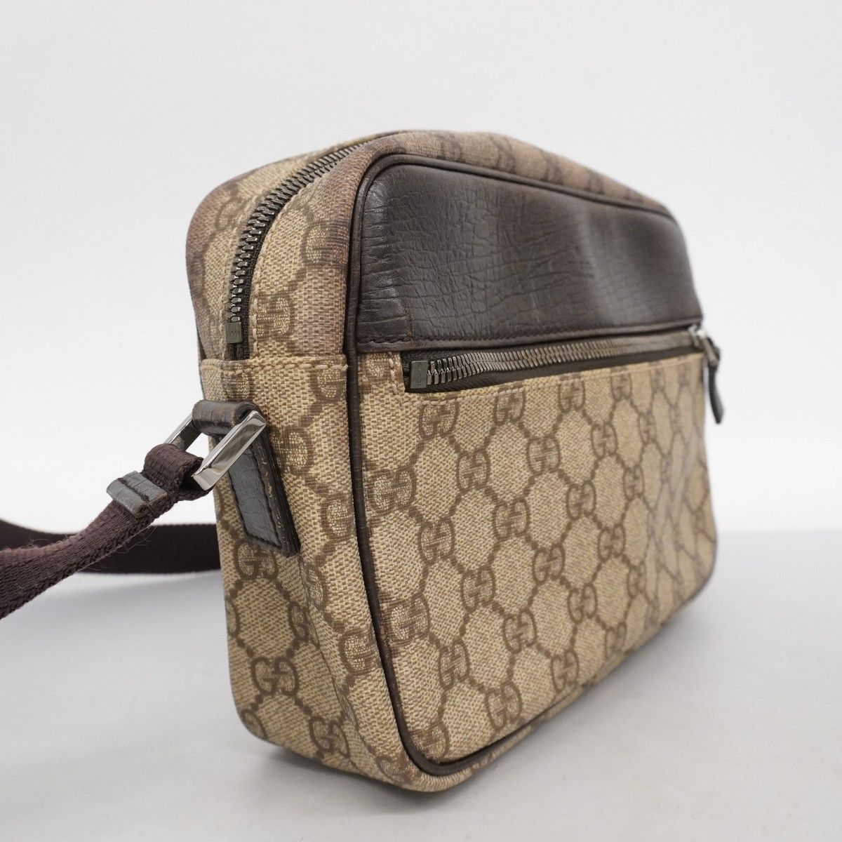 美品GUCCI ショルダーバッグ GGスプリーム ロゴ金具 ブラウン系 グッチ