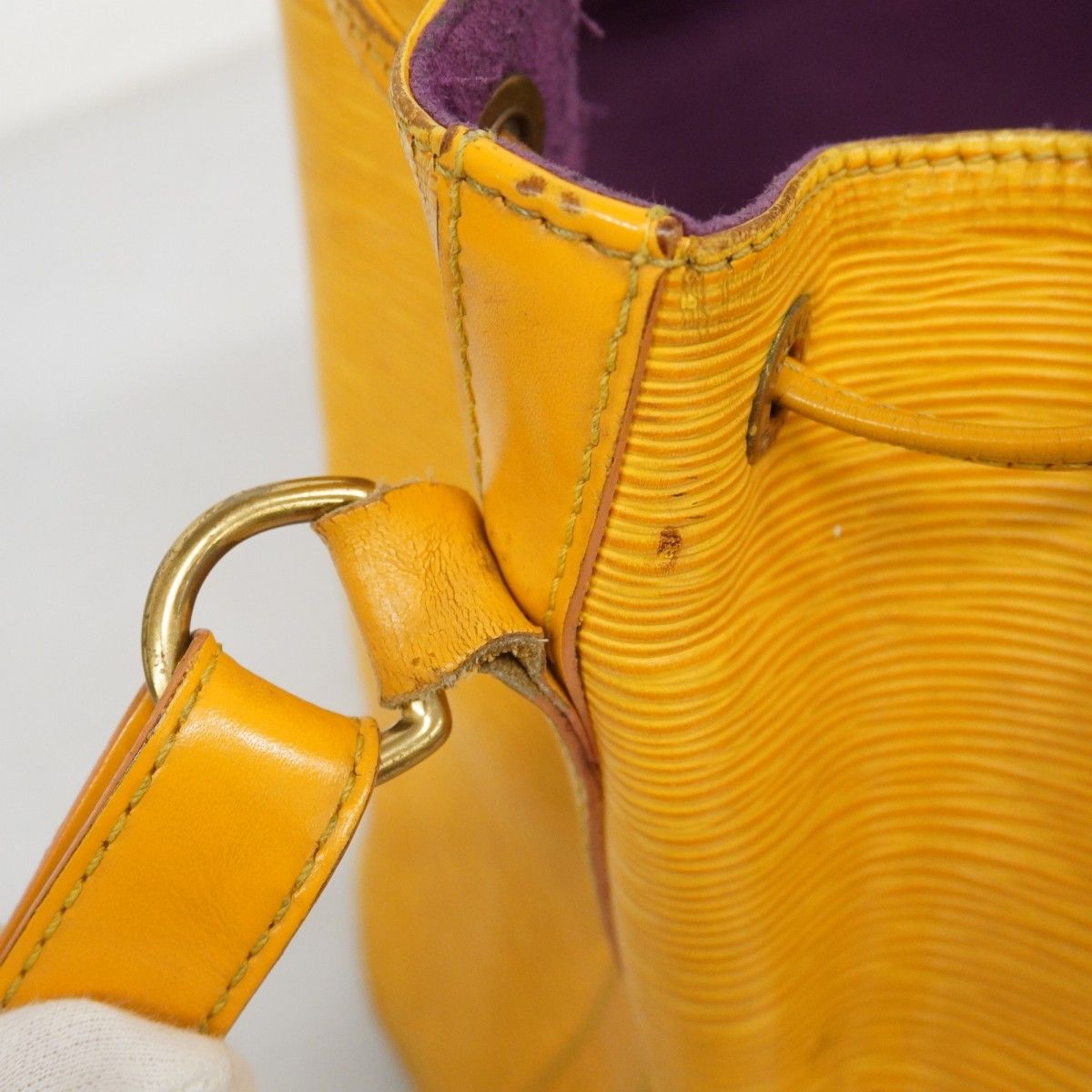 5pe6832】ルイヴィトン ショルダーバッグ エピ プチノエ M44109