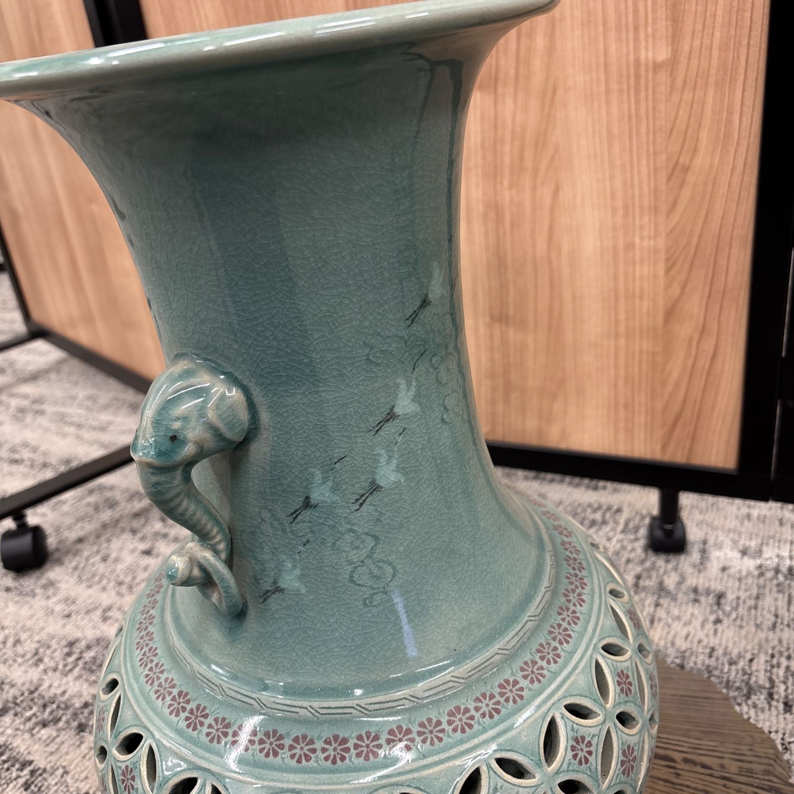J2476 値下げしました！ 高麗青磁  青火作 東月花瓶アンティーク 東月釜 透かし彫り 二耳大壺 花瓶 花器 特大 クリーニング済み J2476 値下げしました！ 高麗青磁 青火作 東月花瓶アンティーク 東月釜
