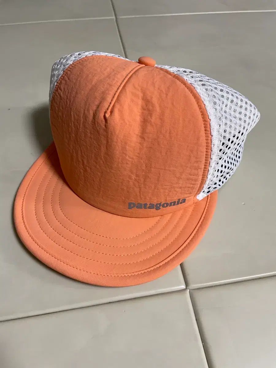 ハットコーデ パタゴニア ダックビルショーティトラッカーハット