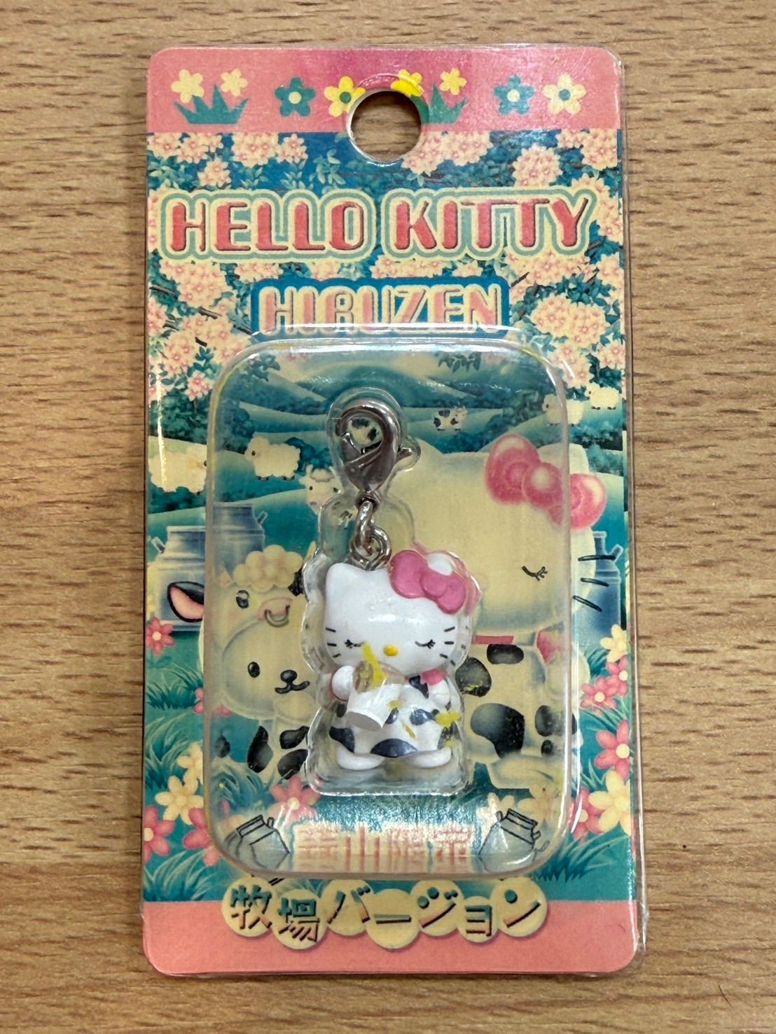 GO176 ハローキティ 蒜山限定 牧場バージョン 根付けストラップ ご当地