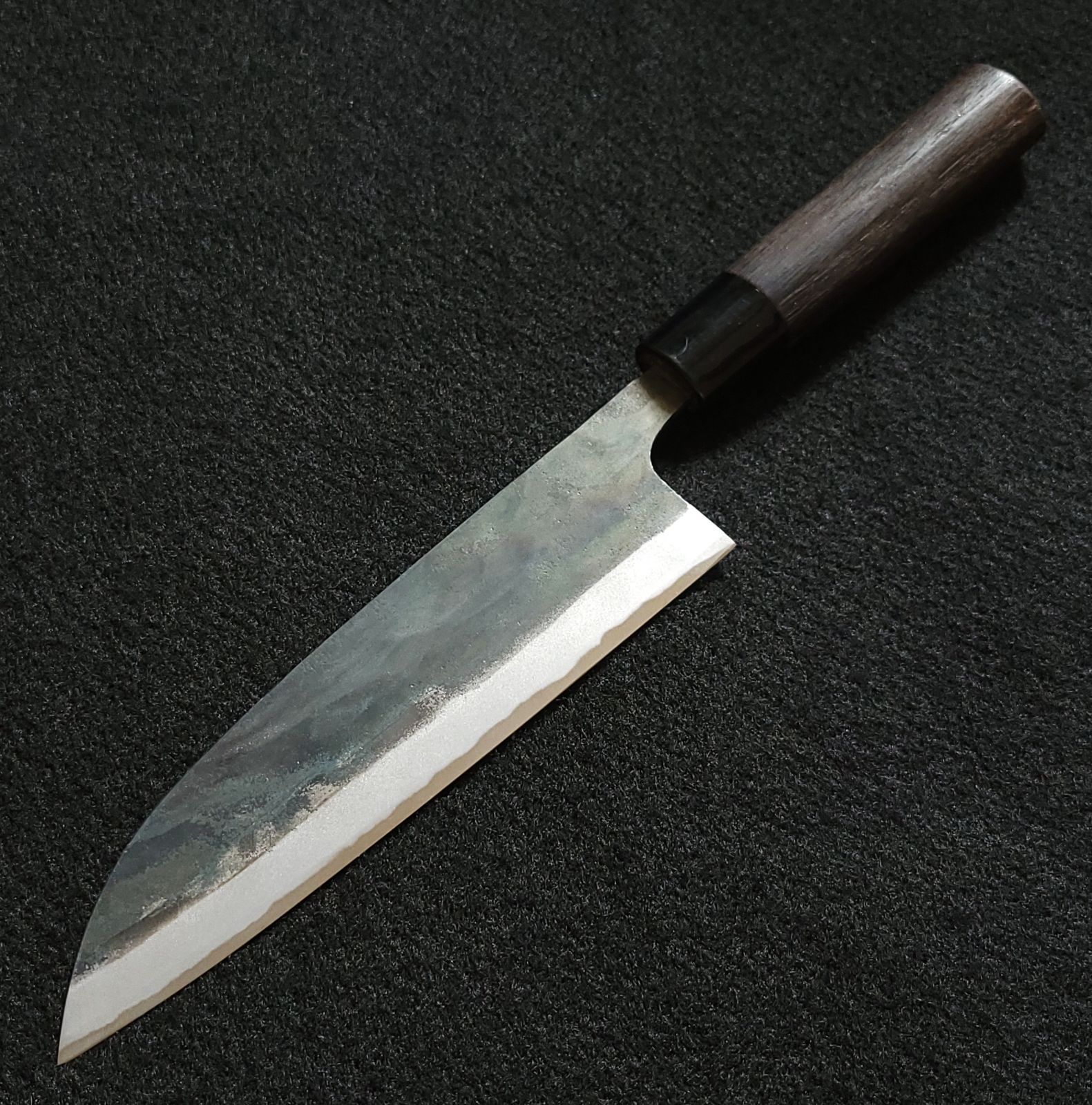 白紙1号 黒打 三徳包丁 180㎜ #1324 焼栗柄 月光作 白紙1号 黒打 三徳包丁 180㎜ G1324 焼栗柄 月光作 - メルカリ