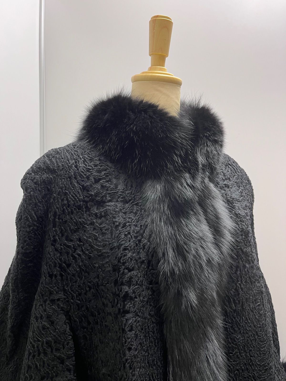 Mario Valentino ミンク 毛皮 コート 黒 MARIO VALENTINO（毛皮/ファーコート）のフリマアイテム一覧