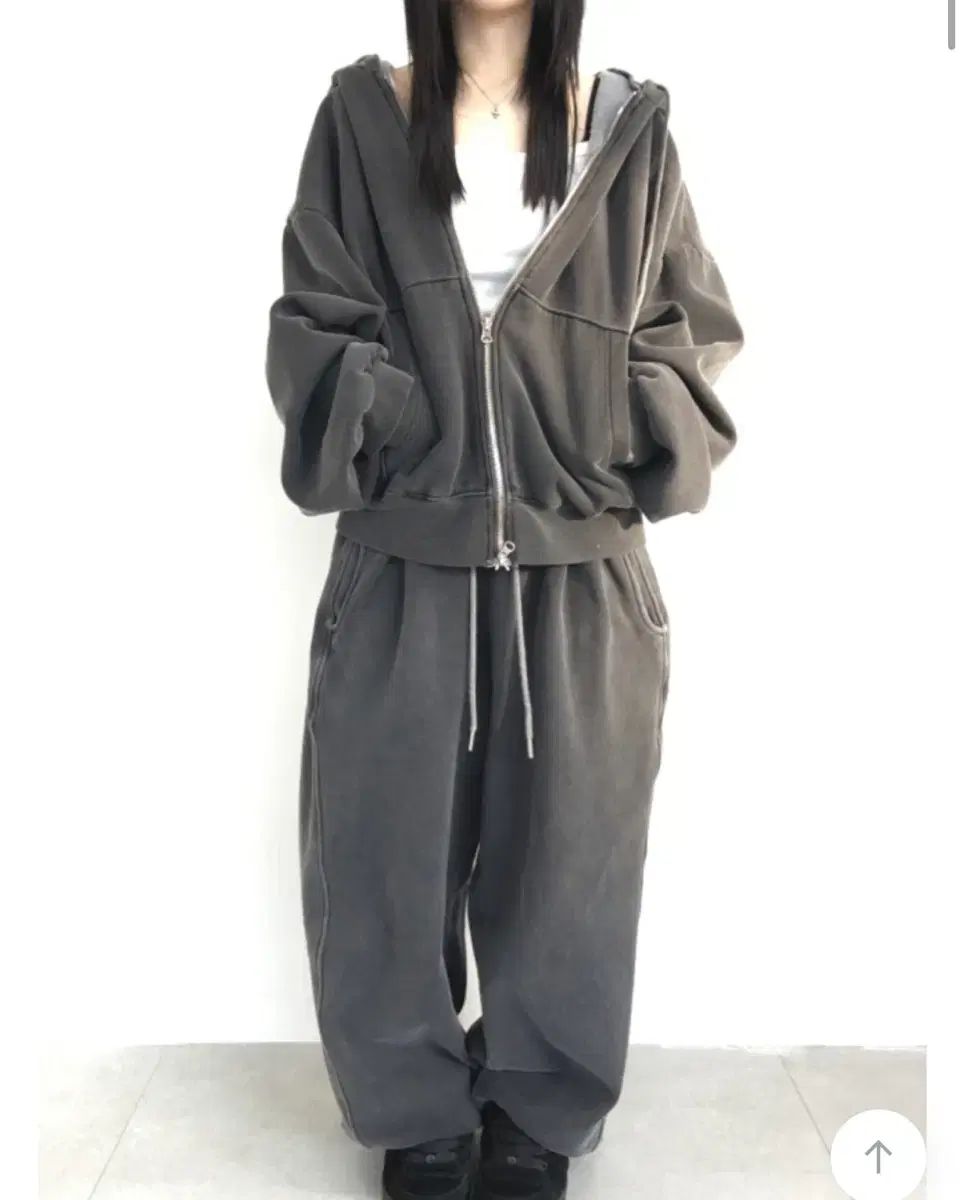 easeas イズイズ WHOジップアップ