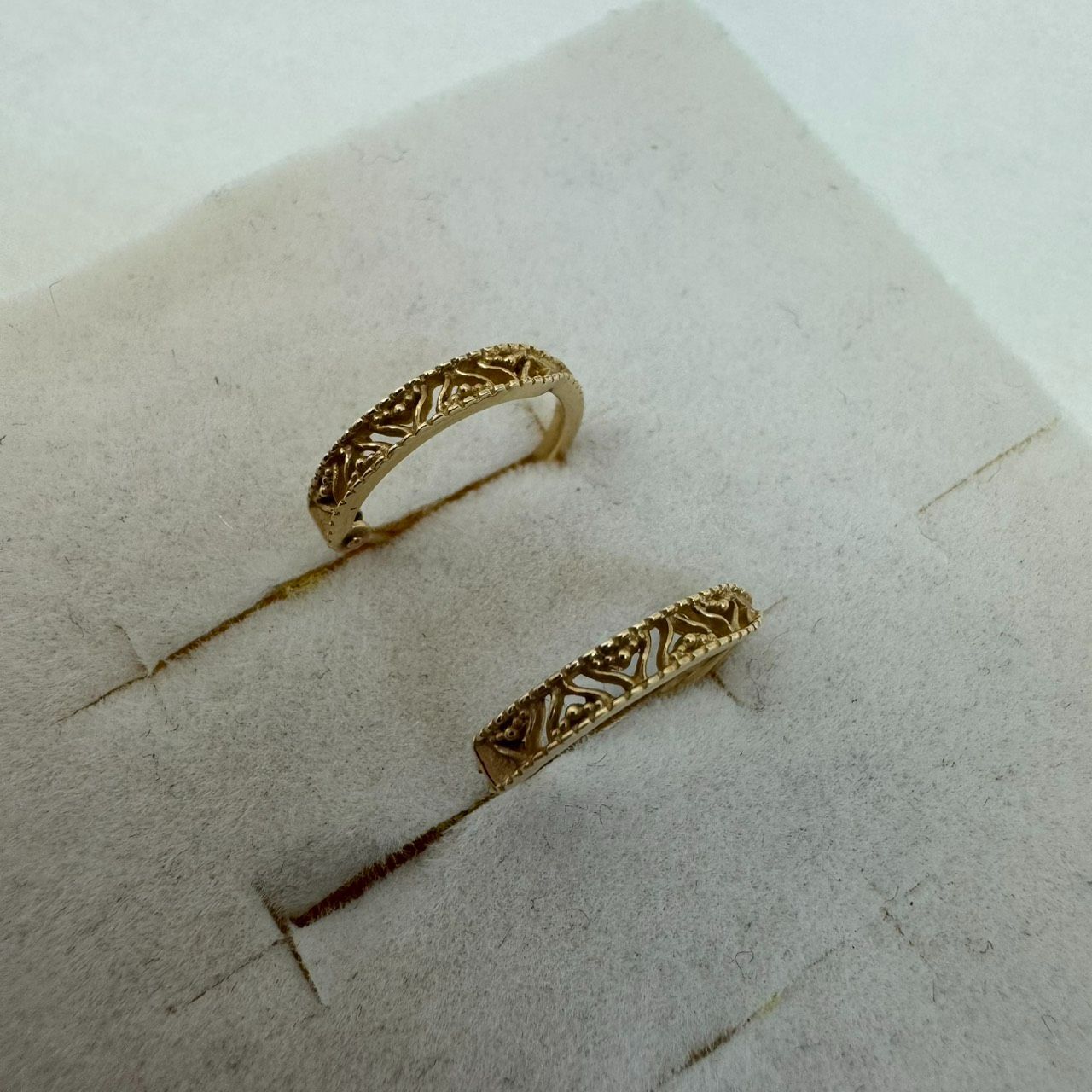 K【agate】K10 フープピアス イエローゴールド インダス文字デザイン