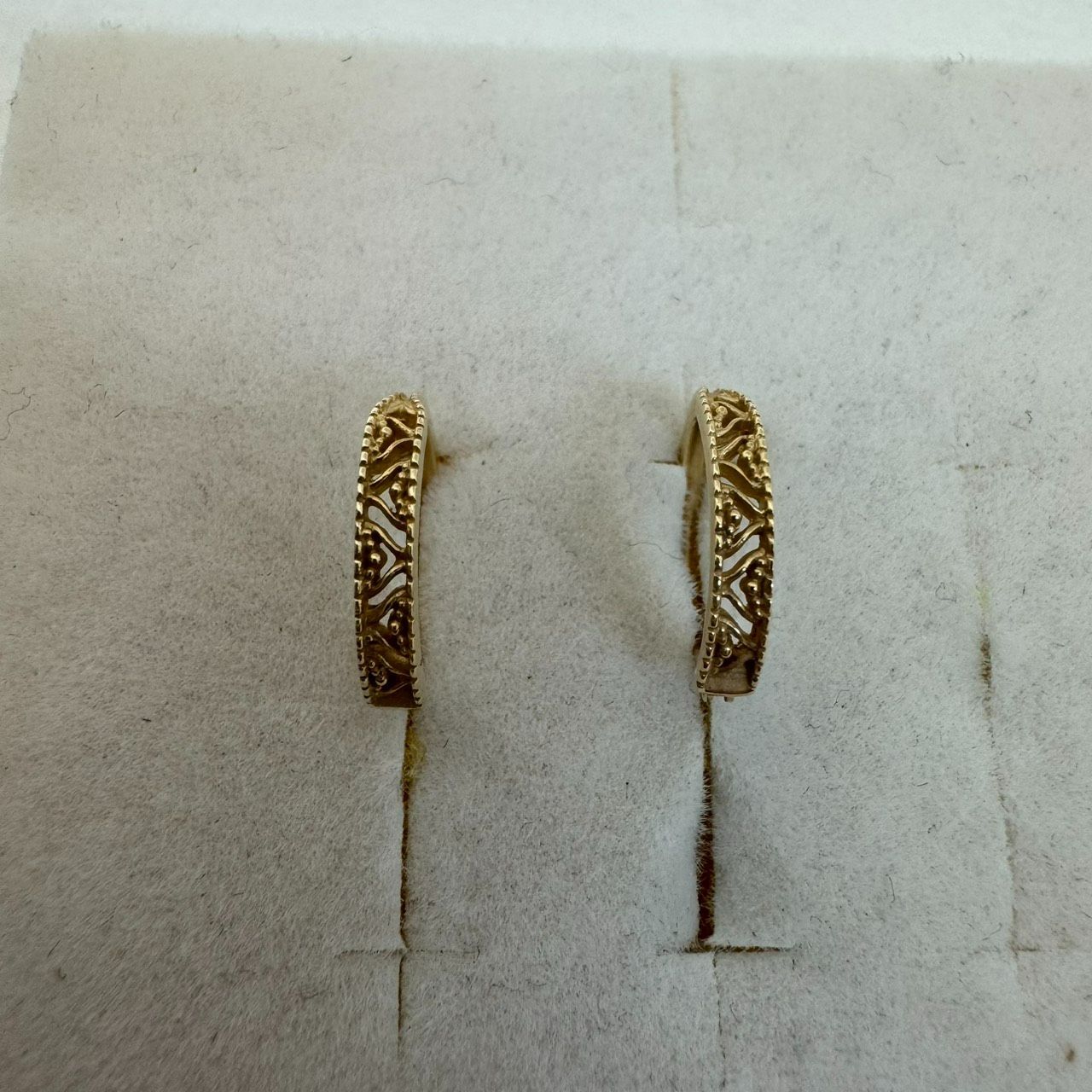 K【agate】K10 フープピアス イエローゴールド インダス文字デザイン