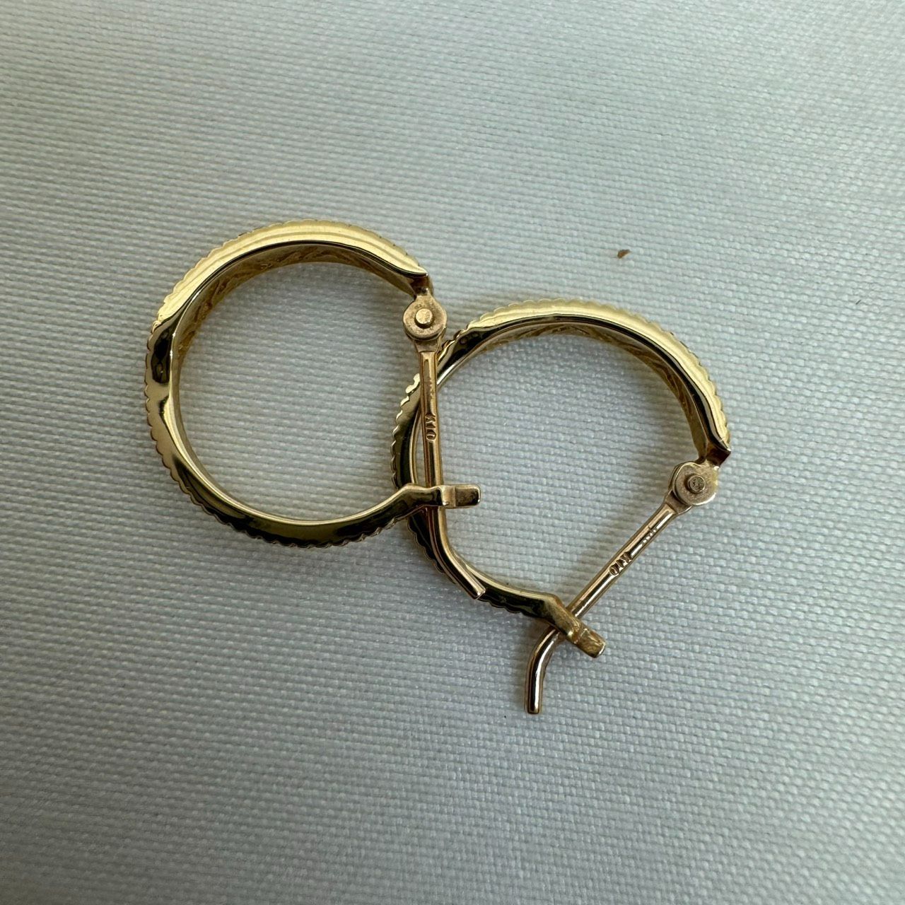 K【agate】K10 フープピアス イエローゴールド インダス文字デザイン