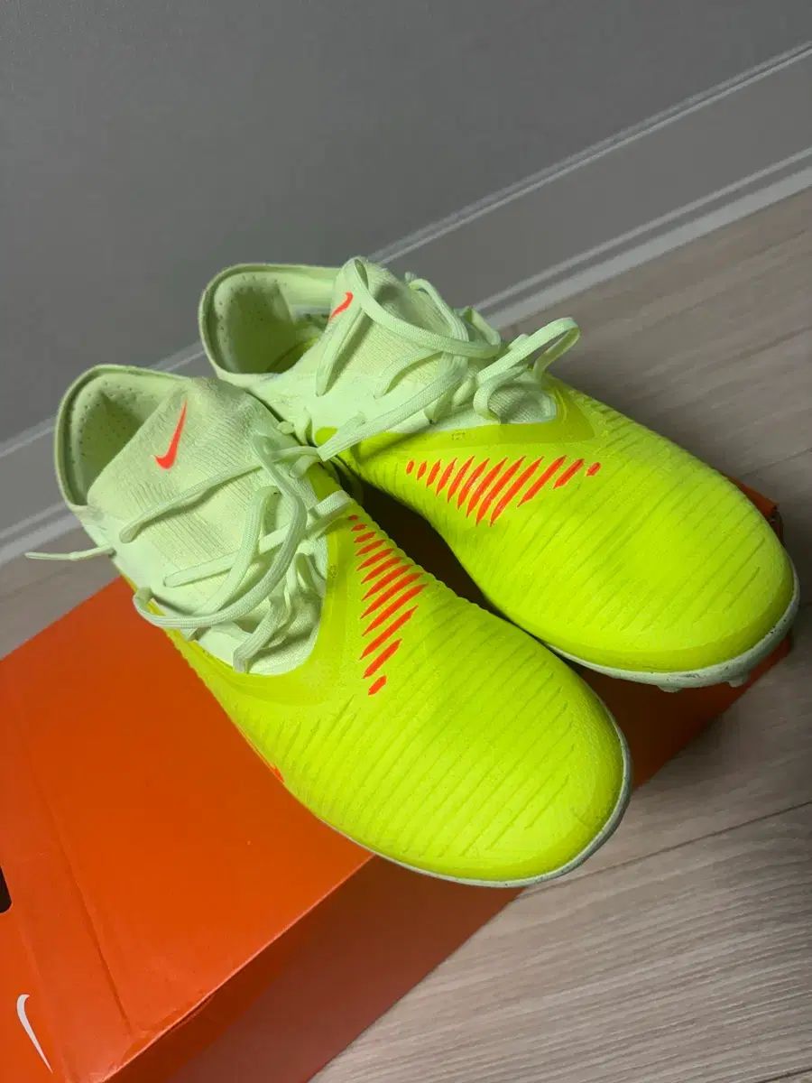 280 NIKE FANTOM 6 LOW elite TF サッカーシューズ