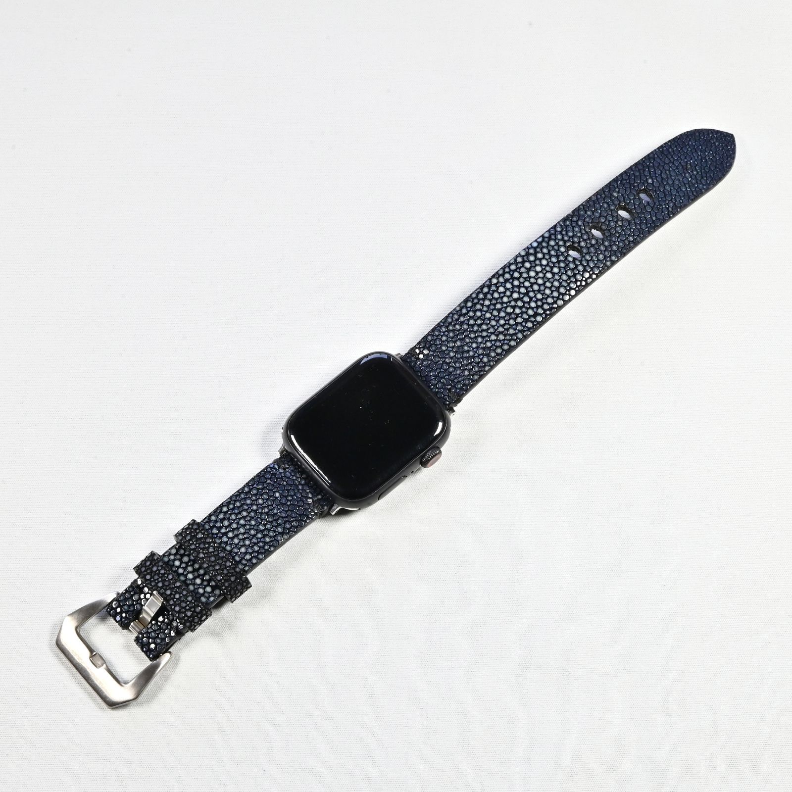 漆黒に宿る海の宝石