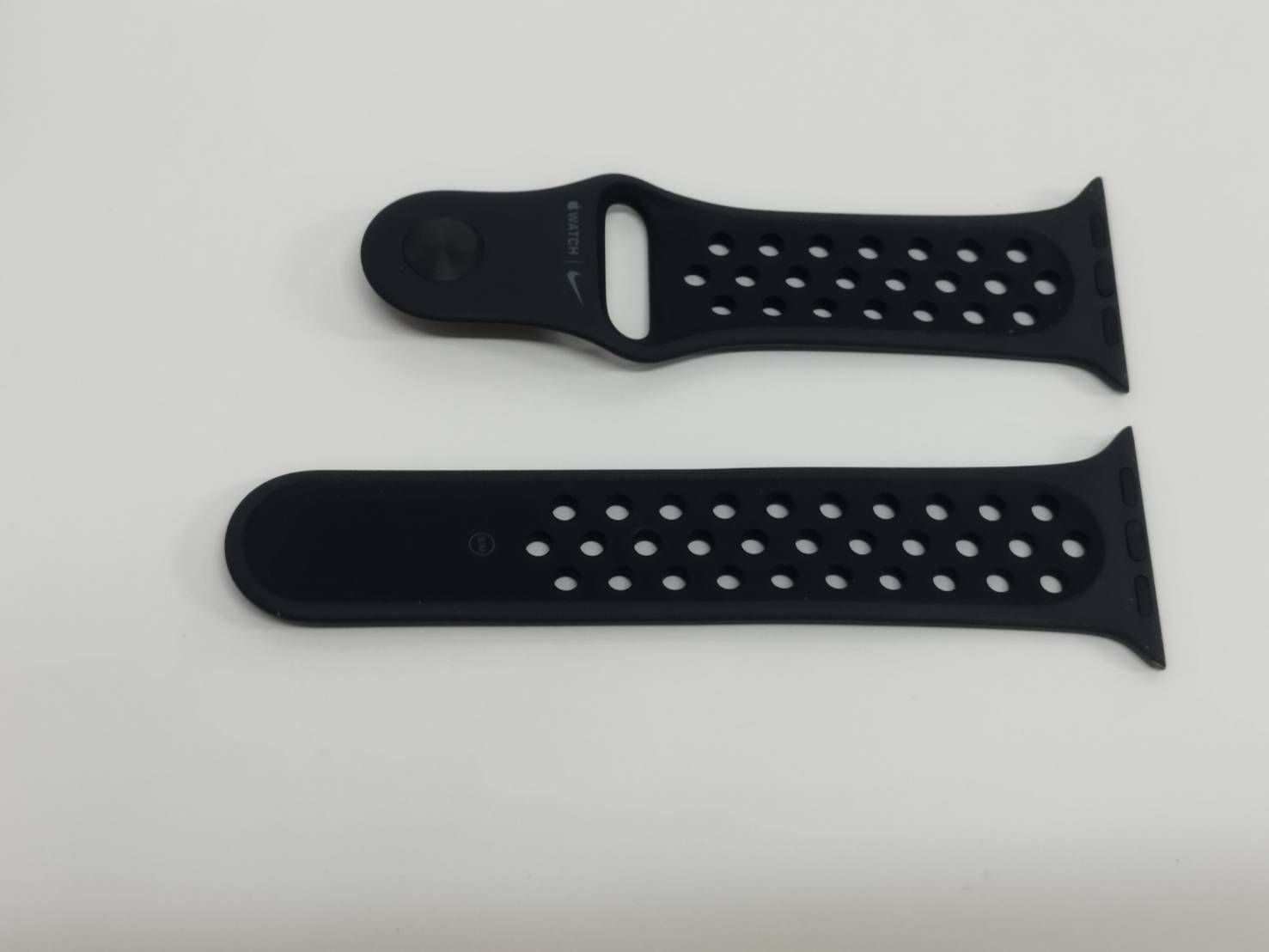 Apple Watch Nike SE 第1世代 GPS 40 mm A 2351 スペースグレー MKQ 33 J 2