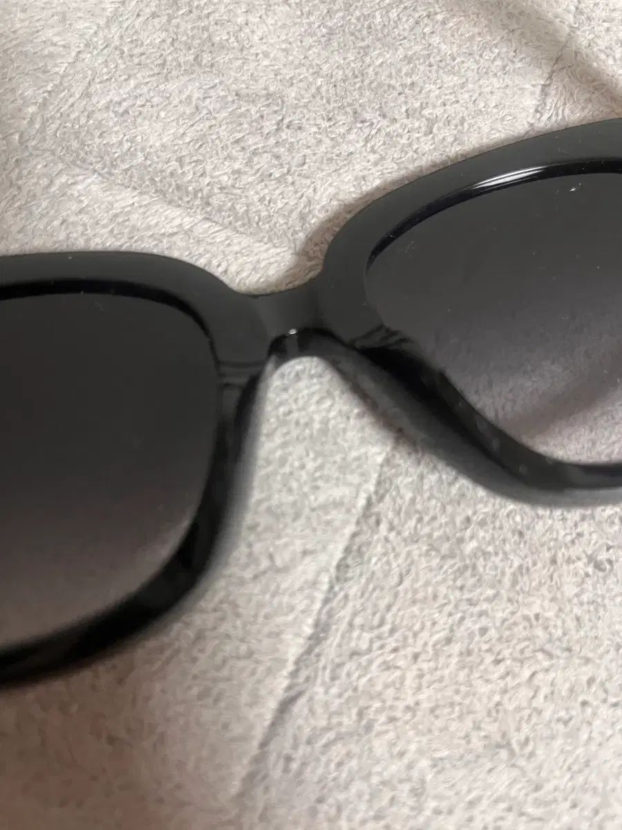  セリーヌ ニュー オードリー Audrey モデルのブラック アセ サングラス 小物
