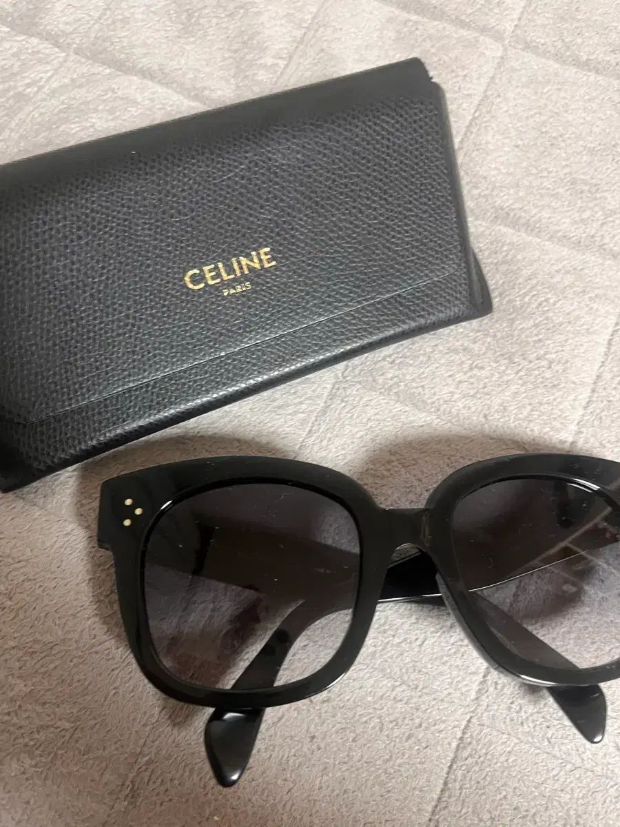 セリーヌ ニュー オードリー Audrey モデルのブラック アセ