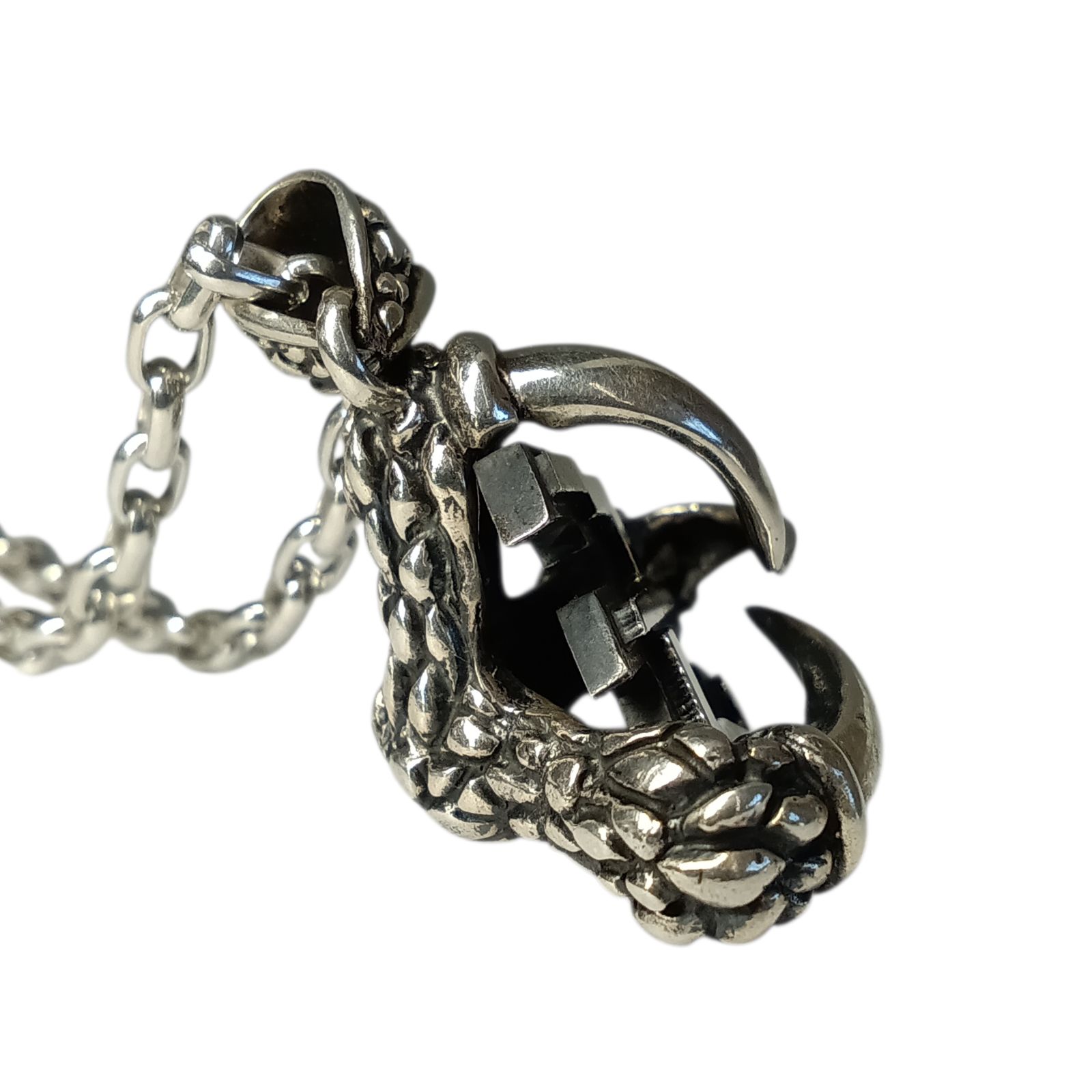 紅白特別枠出場 ドラゴンクローシルバーネックレス