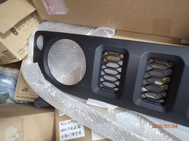 ジムニー JB64W フロントグリル 72111-78P0 ラジエーターグリル 