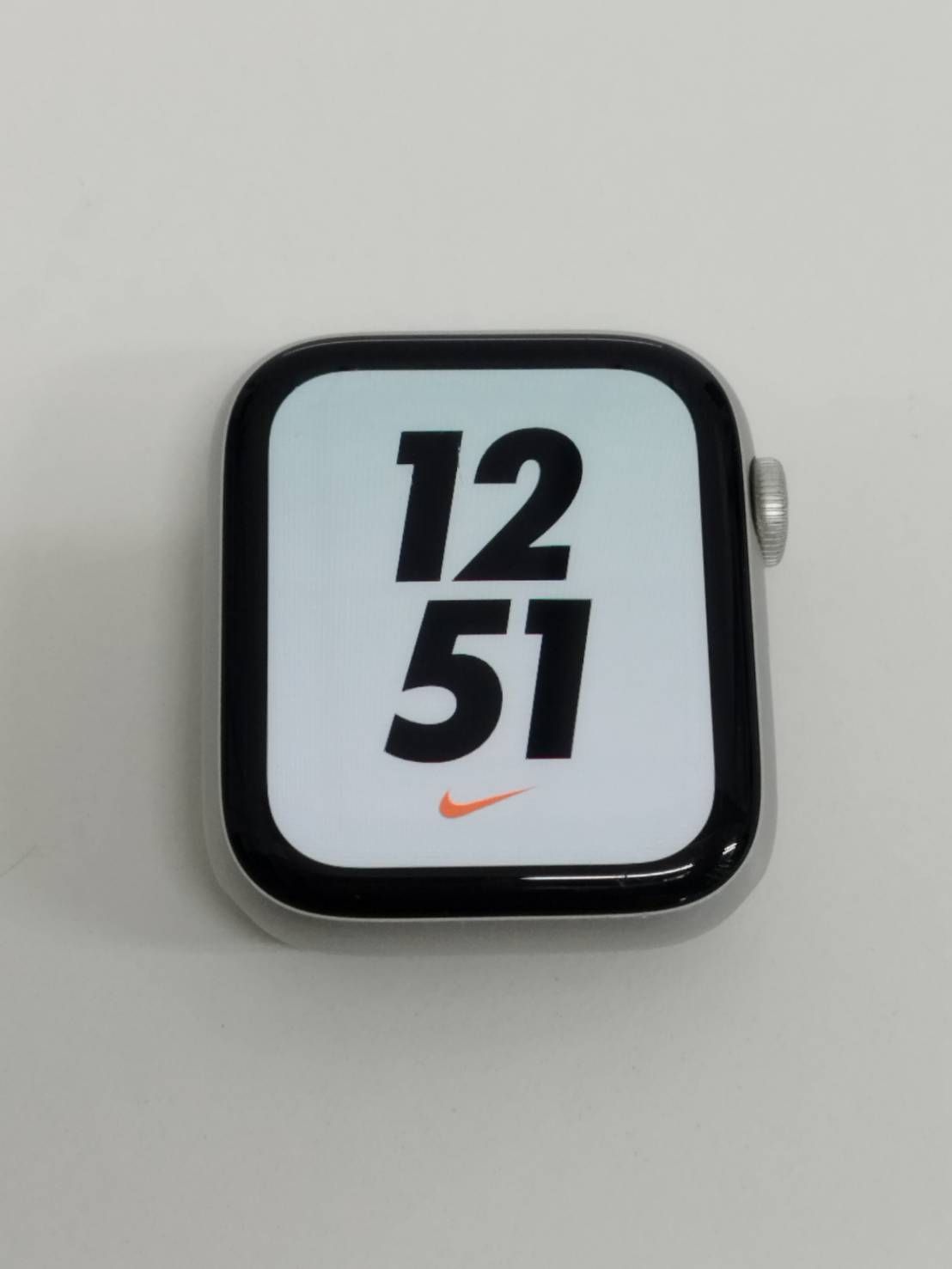 Apple Watch Nike Series 5 GPS 44 mm A 2093 シルバー MX 3 V 2 J