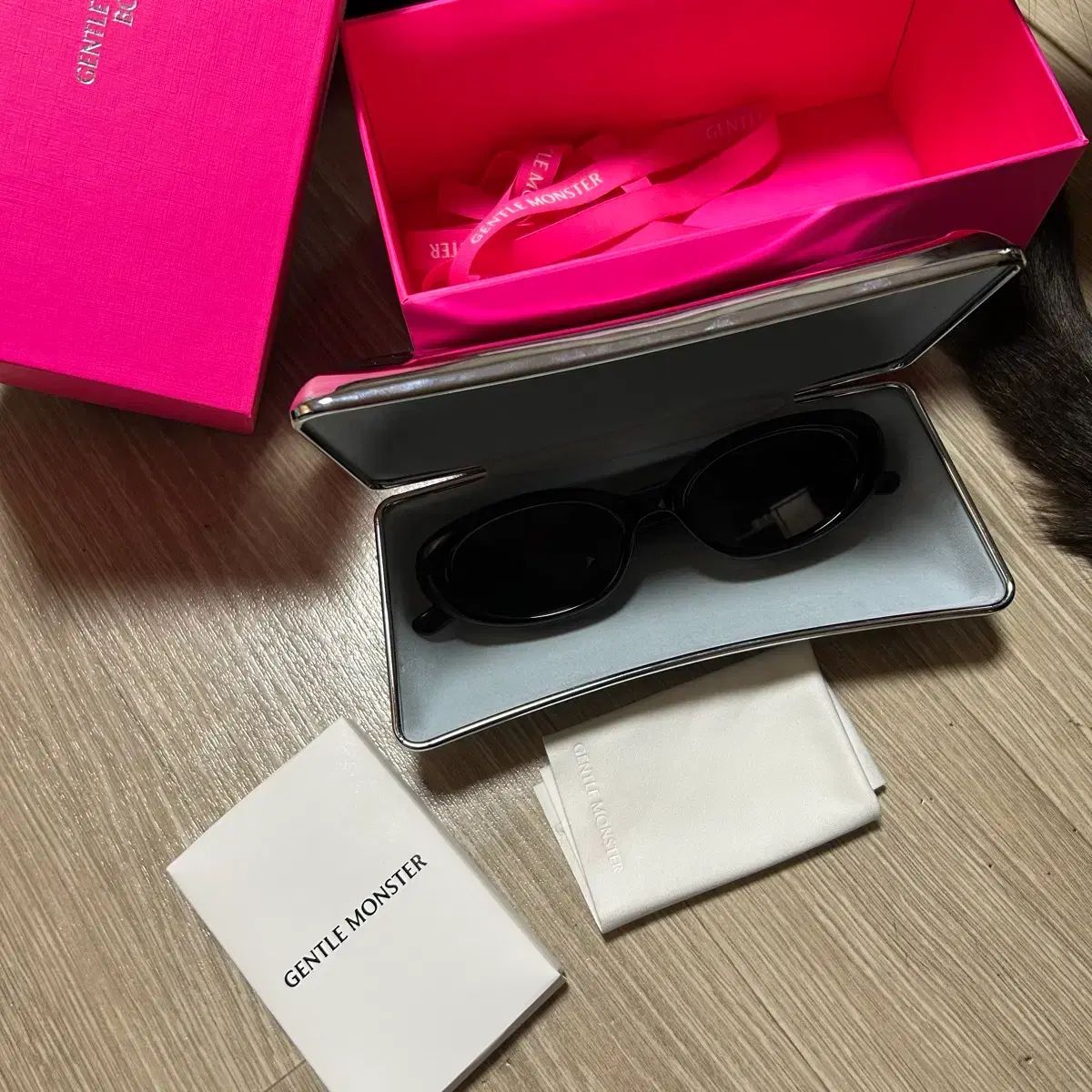 ジェントルモンスター 半島ネオン