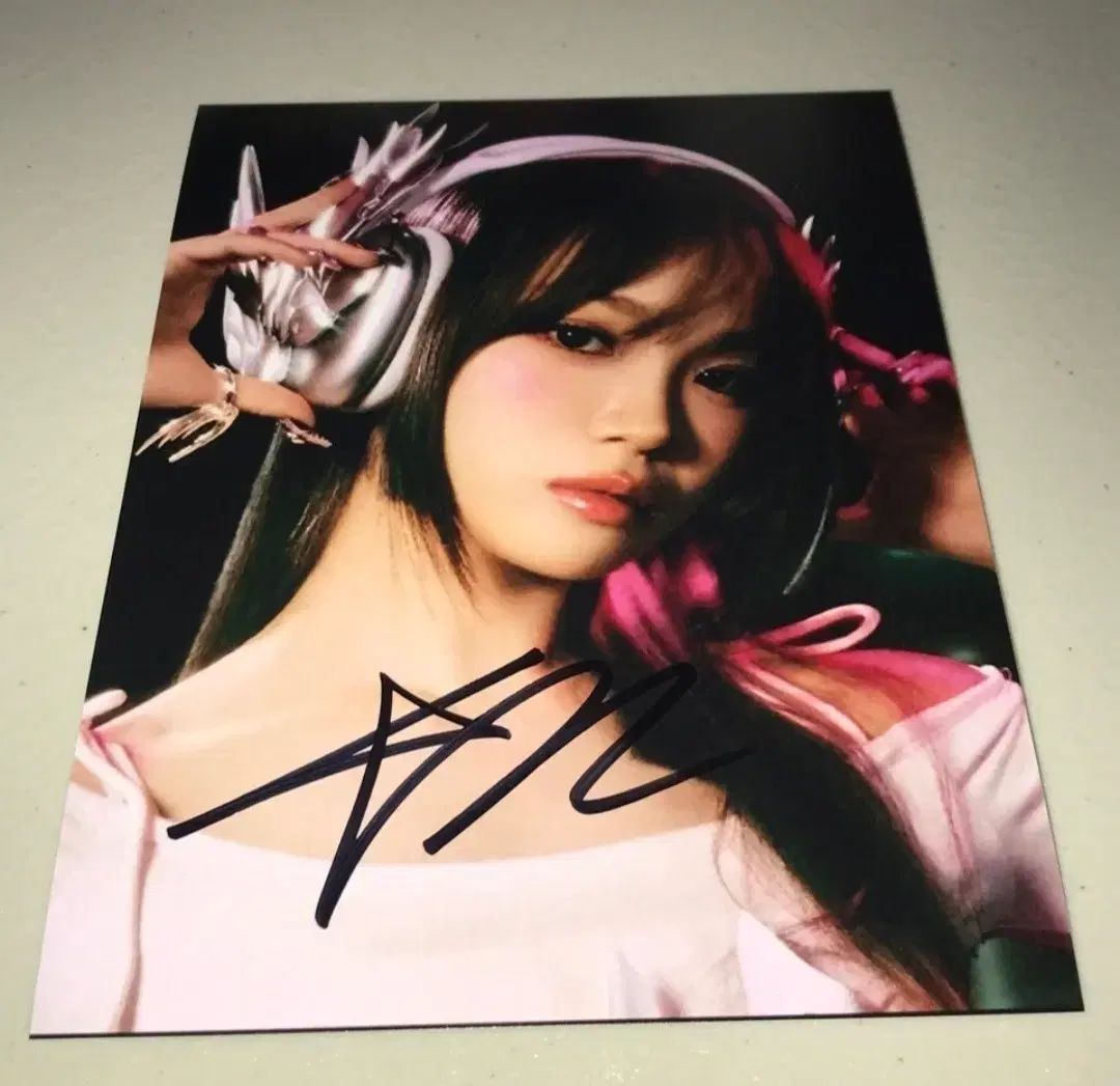 LE SSERAFIM（ルセラフィム）キム・チェウォン（KIM CHAEWON）サイン