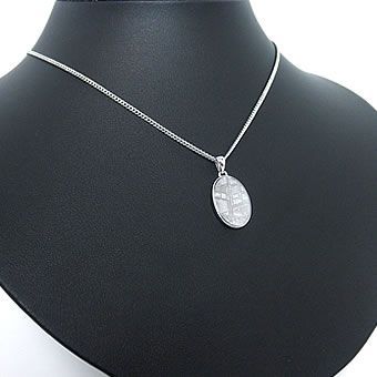 ギベオンペンダントトップ 【オーバル型、ナミビア産】○シルバー９２５使用  ※本体部のサイズ 縦&times;横&times;厚さ：約１８&times;１２&times;２ｍｍ Gibeon 鉄隕石 隕鉄 メテオライト Iron meteorite ギベオン隕石 パワーストーン 天然石 ペンダント チャー