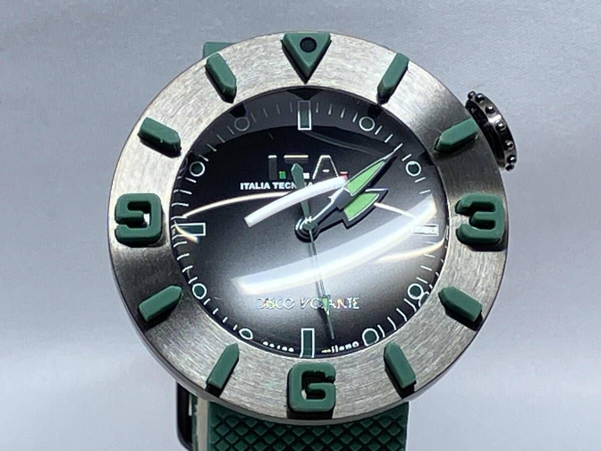 BOX付 I T A DISCO VOLANTE Ref 31 00 11 黒 緑 黒文字盤 クォーツ 腕時計