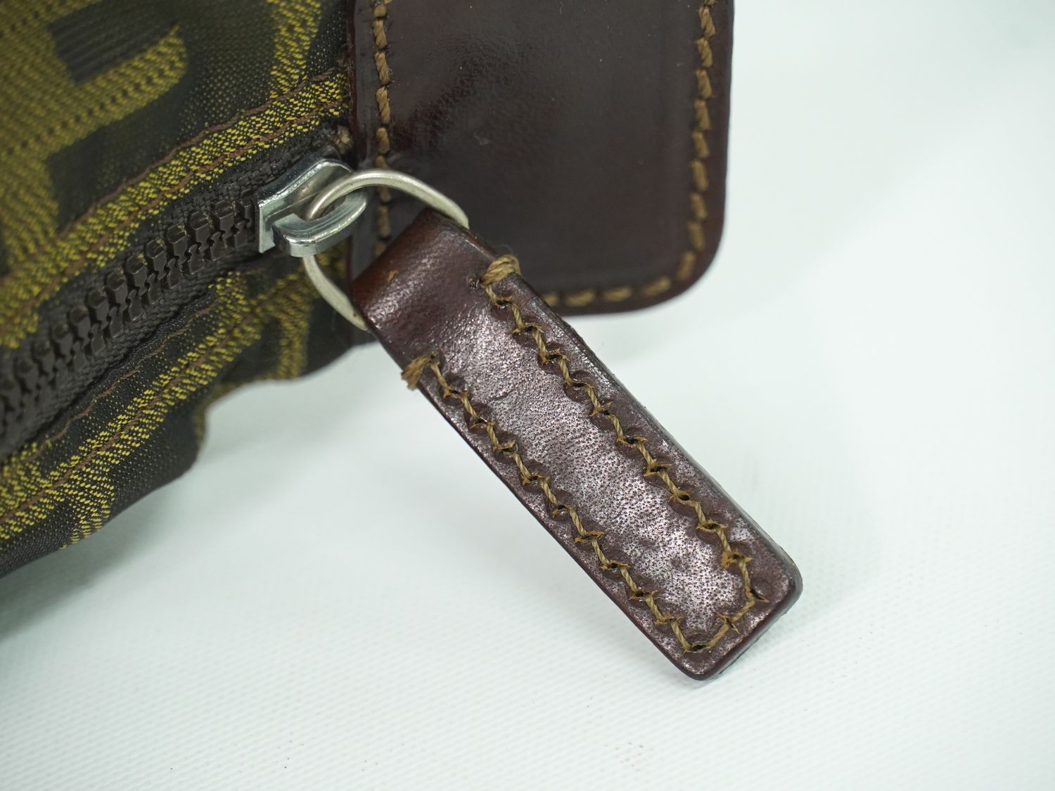 FENDI フェンディ ズッカ アクセサリーポーチ 小物入れ ブラウン ゴールド FENDI フェンディ ズッカ アクセサリーポーチ 小物入れ ブラウン