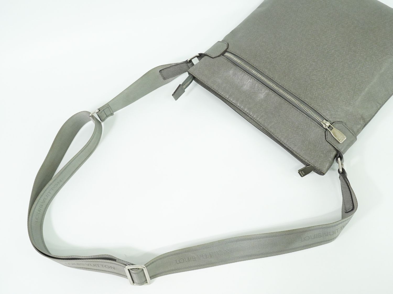 本物 ルイヴィトン LOUIS VUITTON LV サシャ タイガ レザー ショルダー
