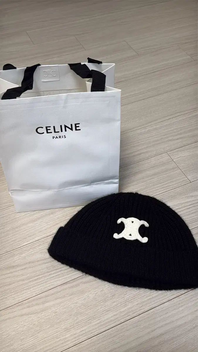 Celine セリーヌTriomphe トリオンフビーニー ブラック