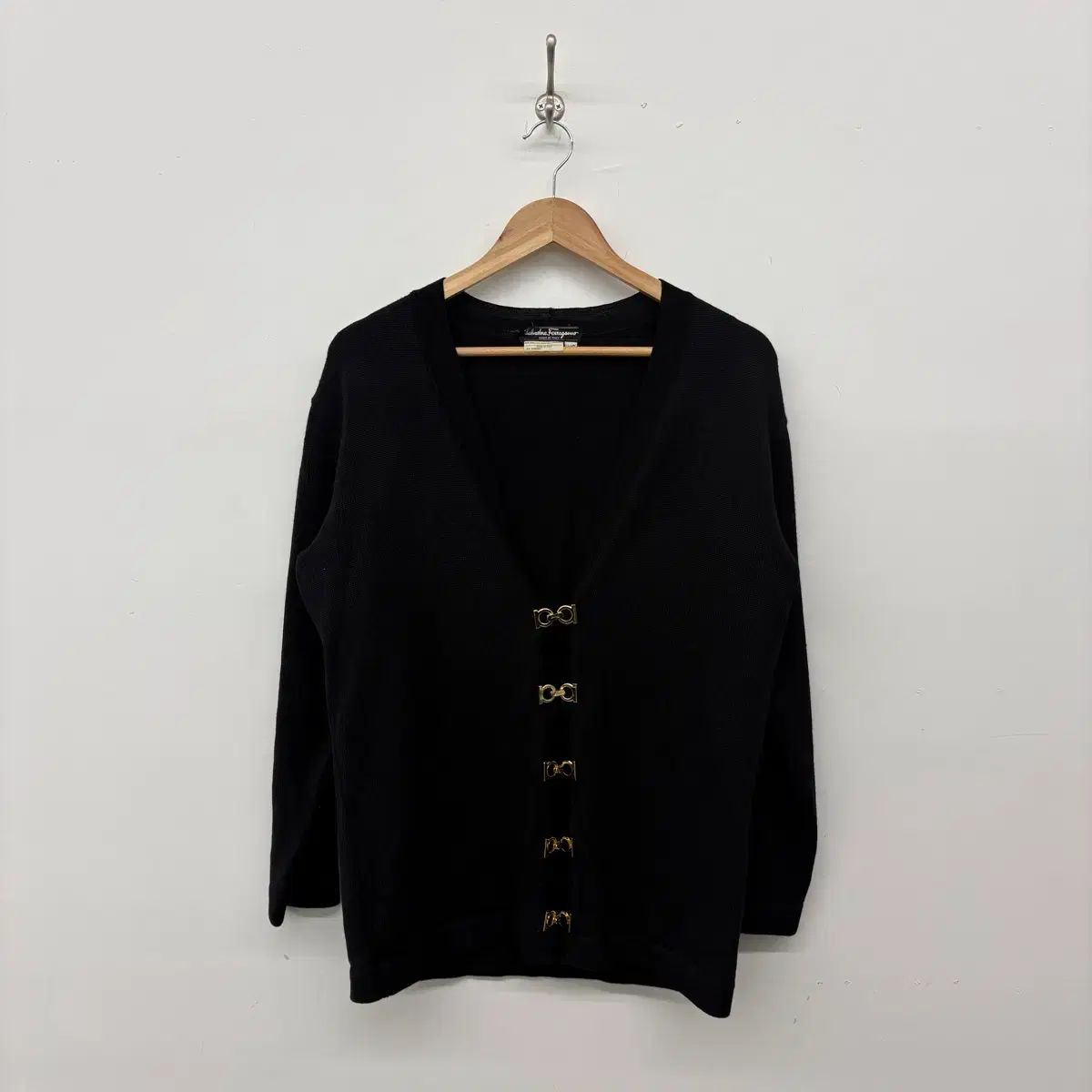 フェラガモ ブラック ゴールド 装飾 カーディガン レディース XS