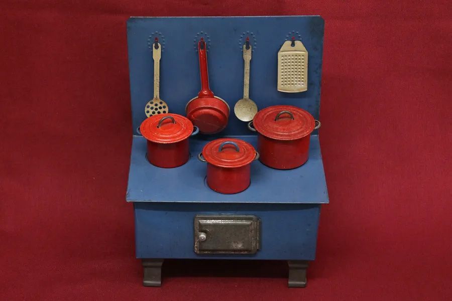 ベルギー製 アンティーク 人形用台所セット