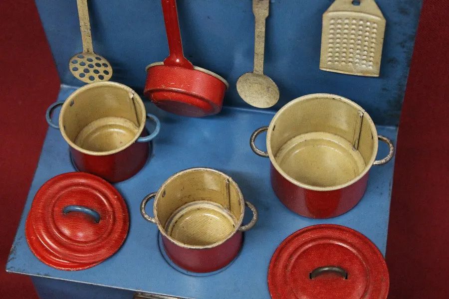 ベルギー製 アンティーク 人形用台所セット