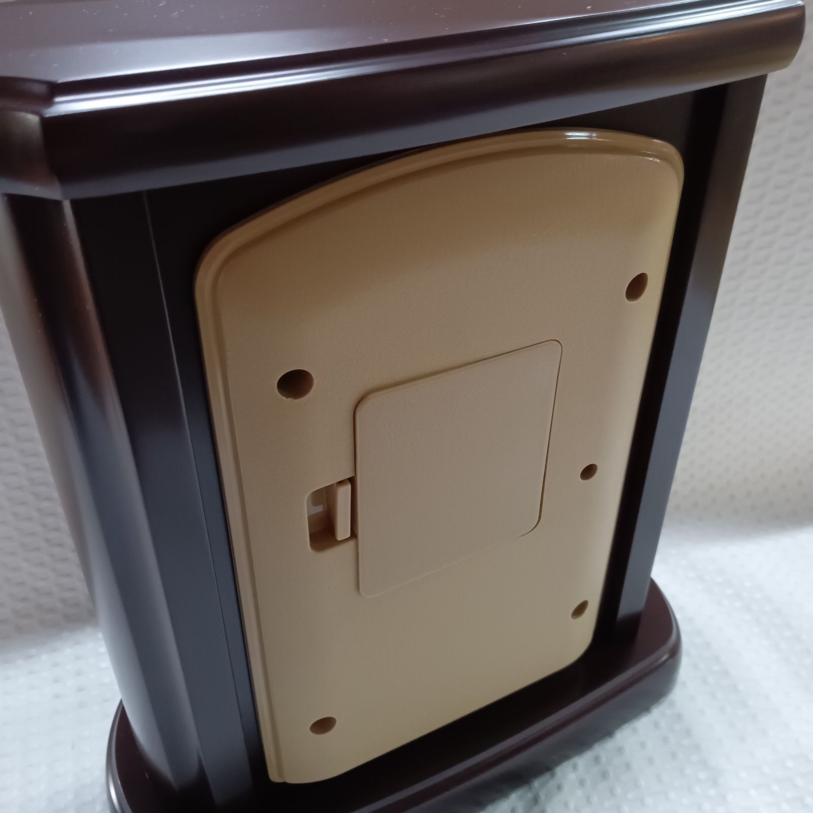 電波置き時計【新品・未使用】 SEIKO セイコー エンブレム　HW582B セイコー HW582B (時計) 価格比較 - 価格.com