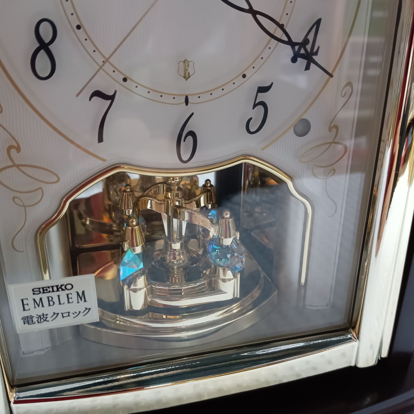 電波置き時計 新品未使用 エンブレム HW582B 2025.1 SEIKO HW582B | セイコー クロックオンラインストア