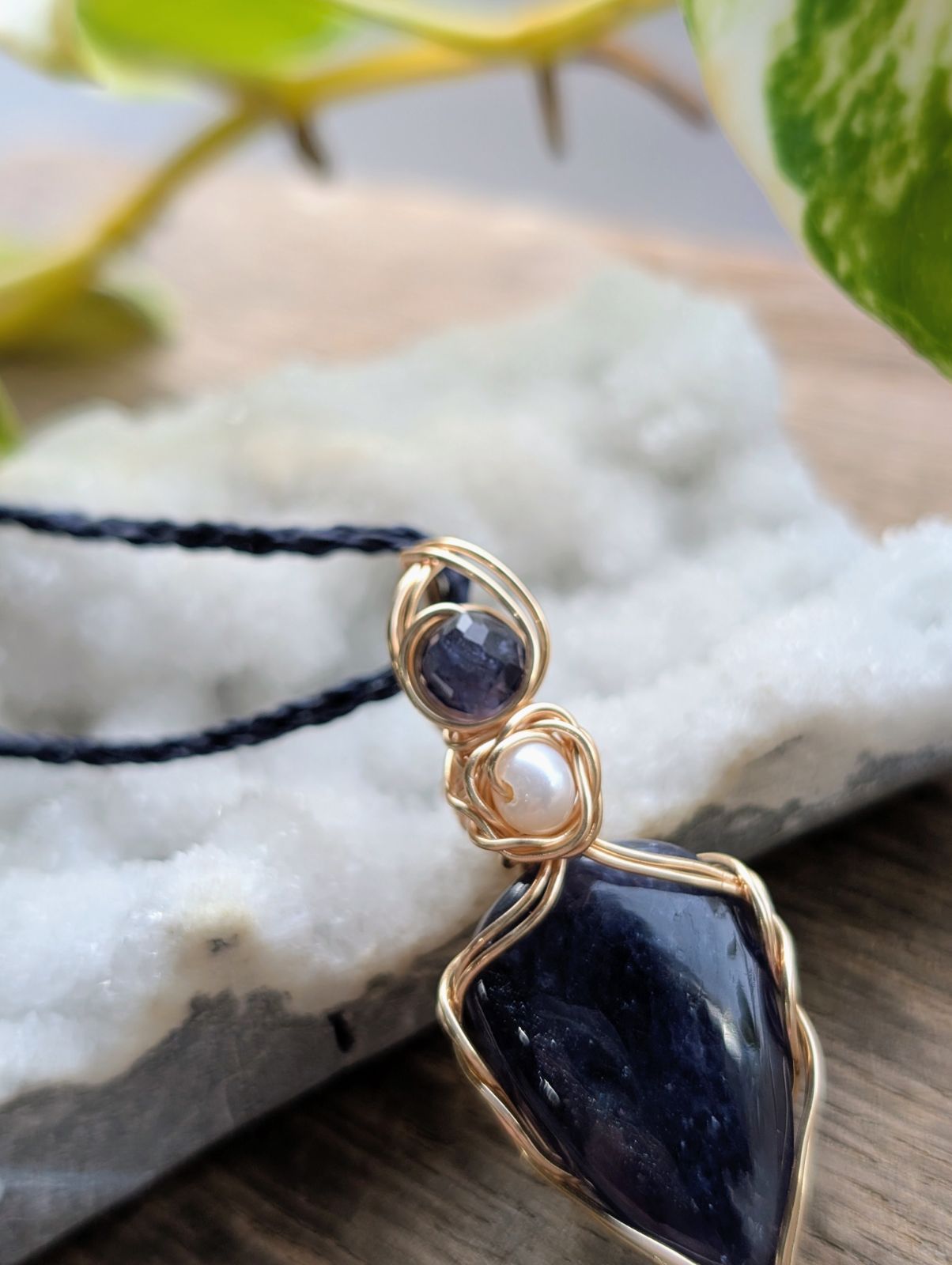 アイオライトサンストーン ワイヤーネックレス