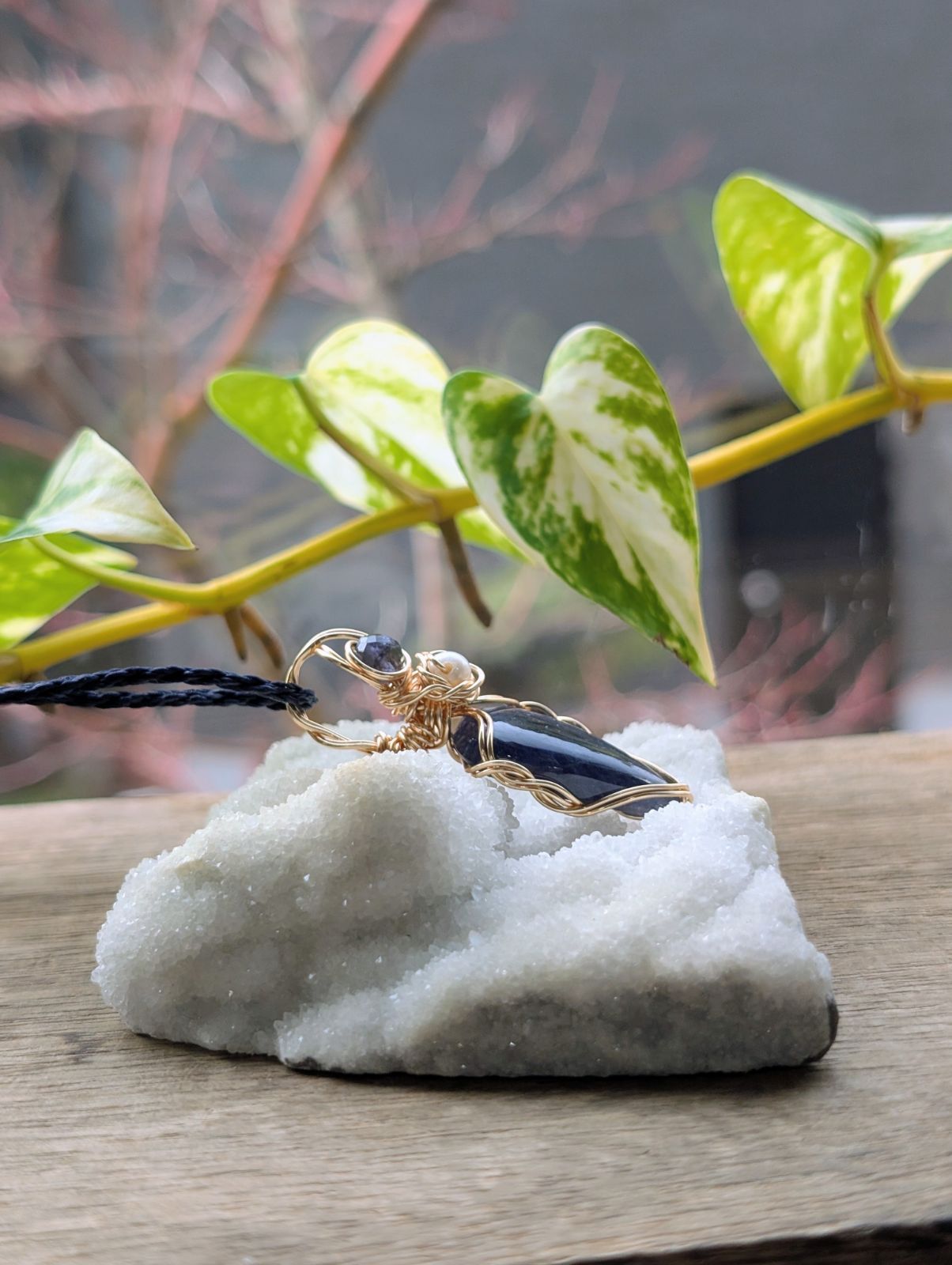 アイオライトサンストーン ワイヤーネックレス