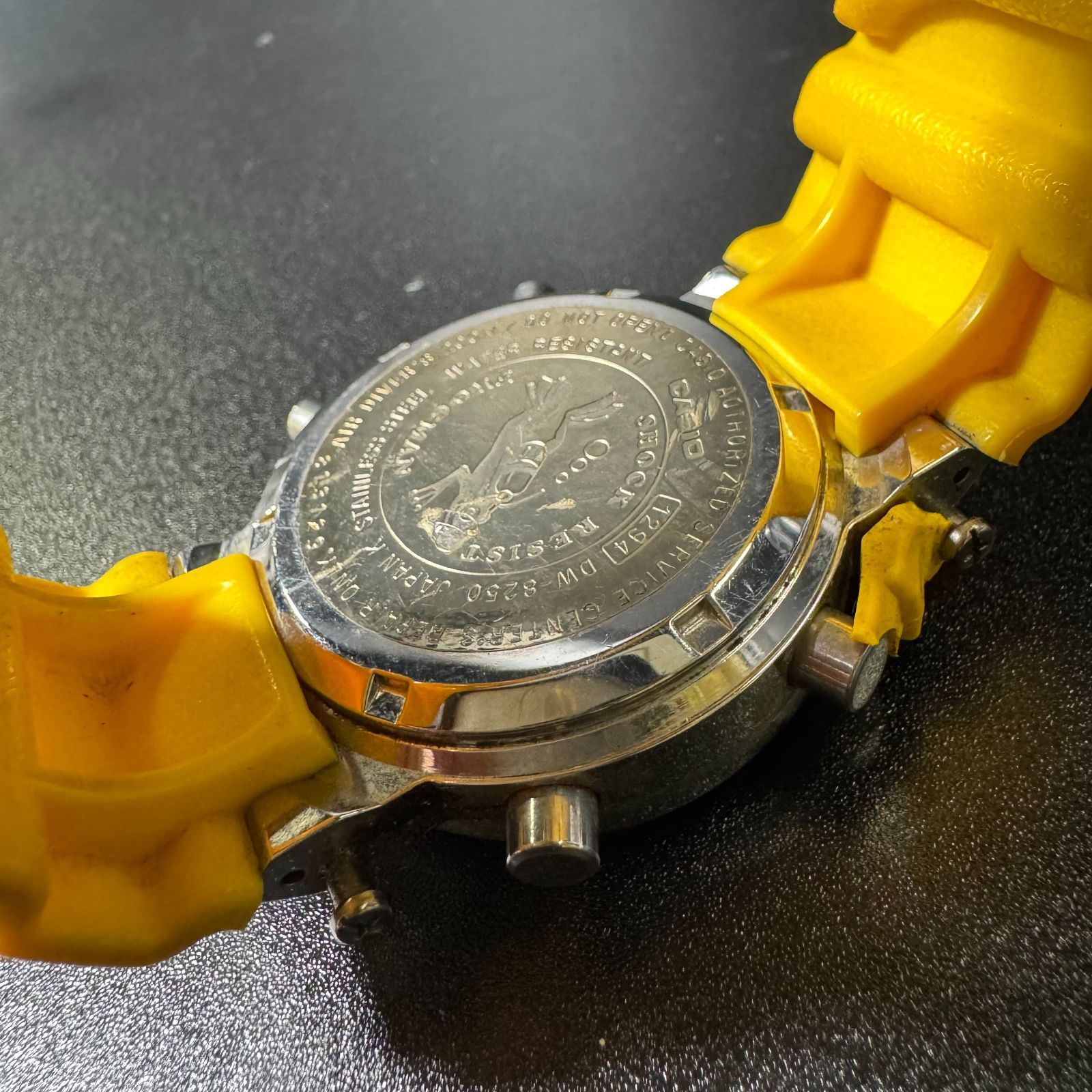 GショックQZ 黒文字盤