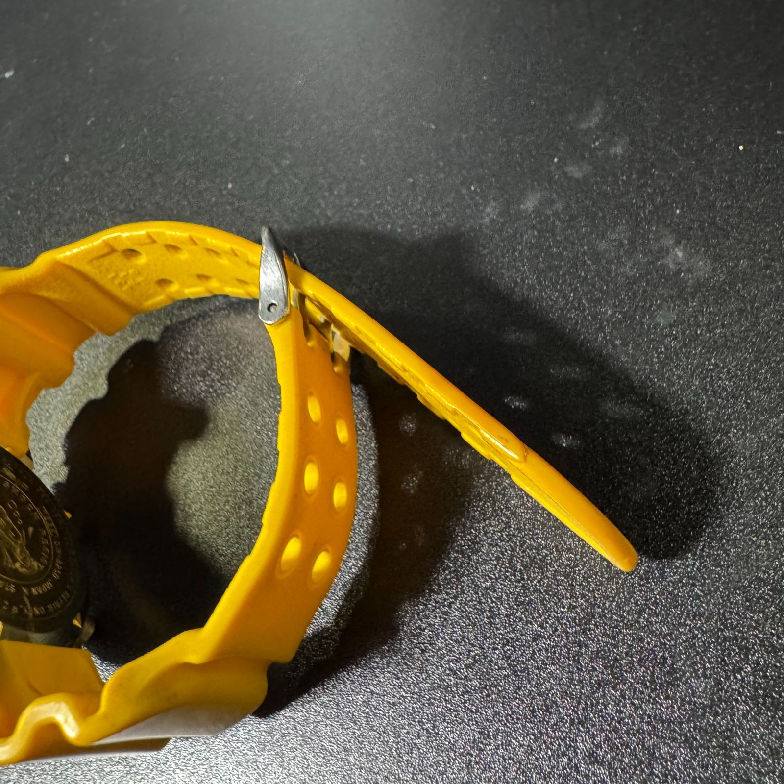 GショックQZ 黒文字盤