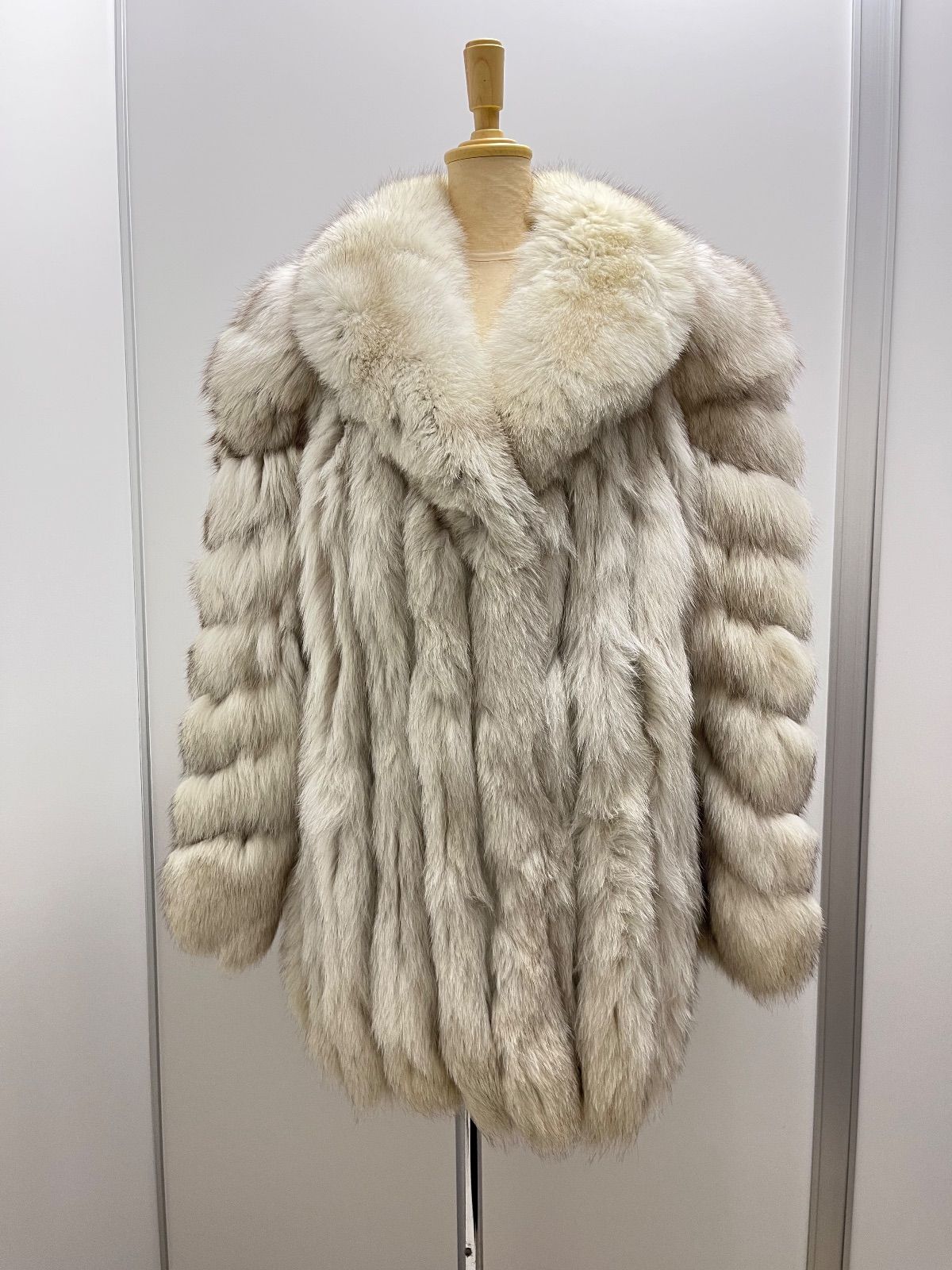 SAGA FOX フォックスファーコート 毛皮 C26010523 - メルカリ