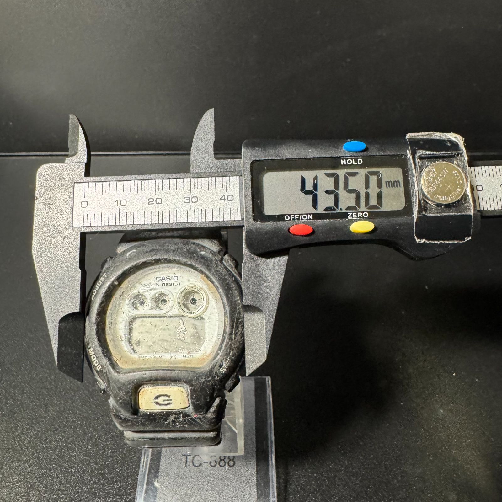 GショックQZ 白文字盤