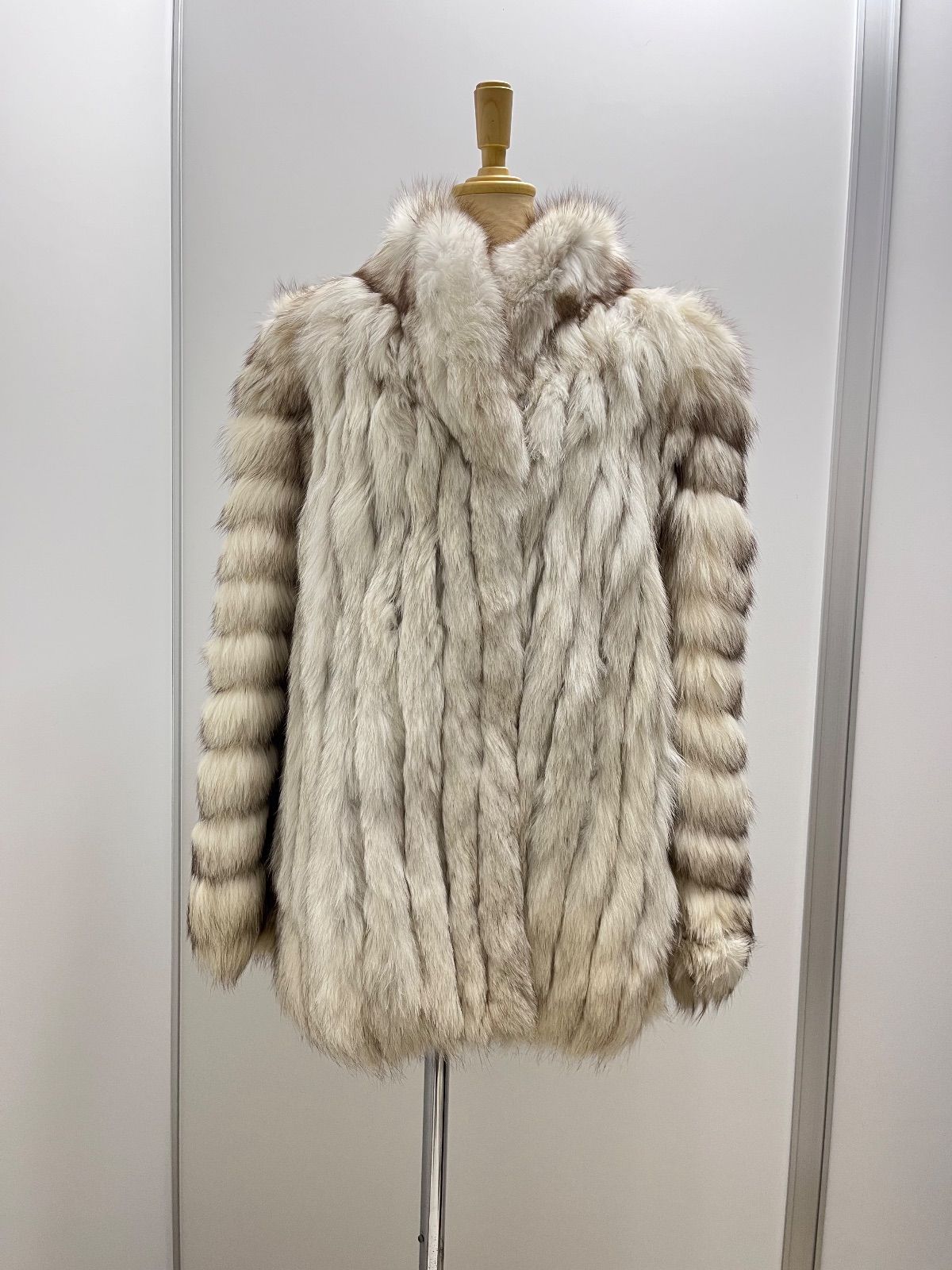 SAGA FOX フォックスファーコート 毛皮 C26010524 - メルカリ