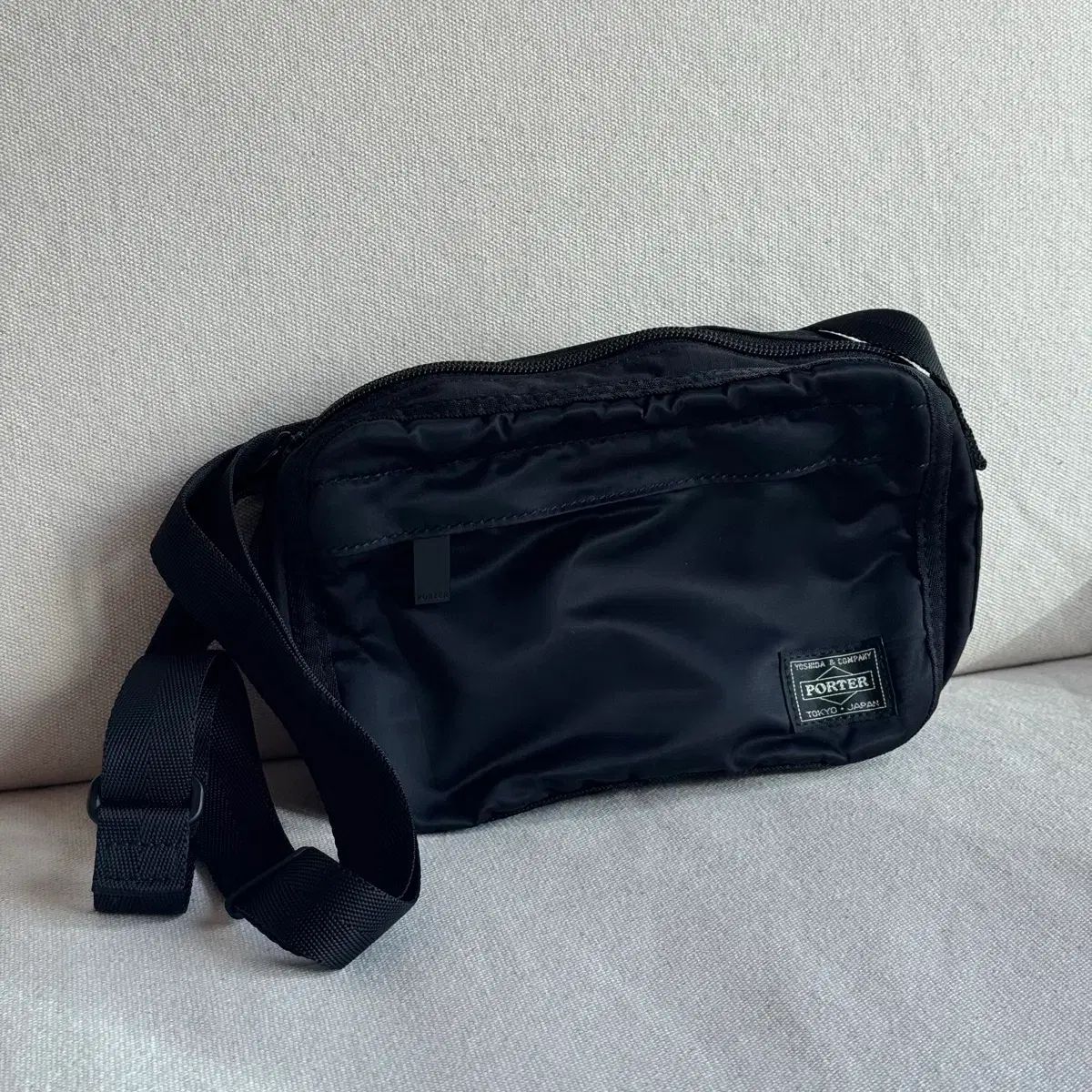 吉田ポーター フレーム ショルダーバッグ ブラック